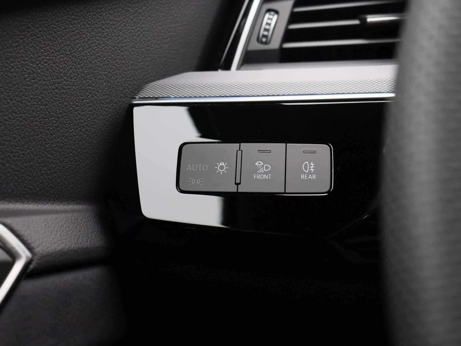 Audi Q8 Sportback e-tron 55 quattro S Edition 115 kWh | Automaat | Navigatie | 360 Camera | Panoramadak | Cruise Control | Head-up Display | Stoelverwarming | Lichtmetalen velgen | Climate Control | Bang & Olufsen 3D | - 27/54