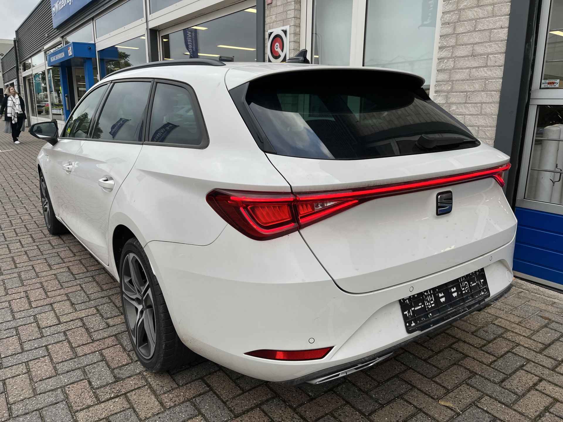 SEAT Leon Sportstourer 1.4 TSI eHybrid PHEV FR / AUTOMAAT/ TREKHAAK/ CAMERA/ PARK. SENSOREN/ MATRIX/ DODE HOEK/ MEMORY SEATS/ KEYLESS/ STOEL EN STUUR VERWARM./ ADAPT. CRUISE/ APP CONNECT/ NAVI/ CLIMA/ DAB/ 18" LMV/ - 6/35