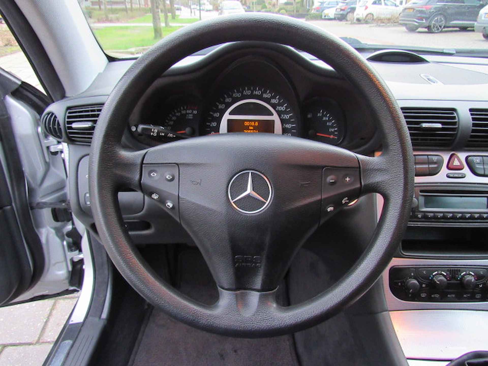 MERCEDES C-Klasse 1.8 C180 KOMPR SPORTCOUPE Sport - 8/15