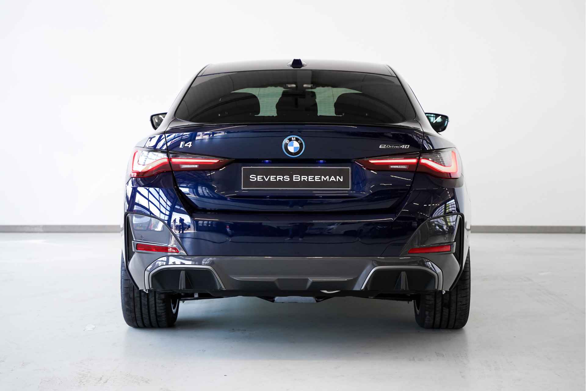 BMW i4 eDrive40 High Executive M Sportpakket Pro - 8/24