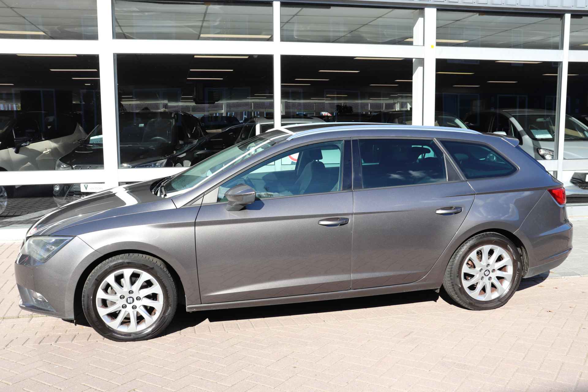 SEAT León ST 1.6 TDI Style Business Ecomotive. APK tot 10-12-2025. Navigatie, Full-led. - 3/27