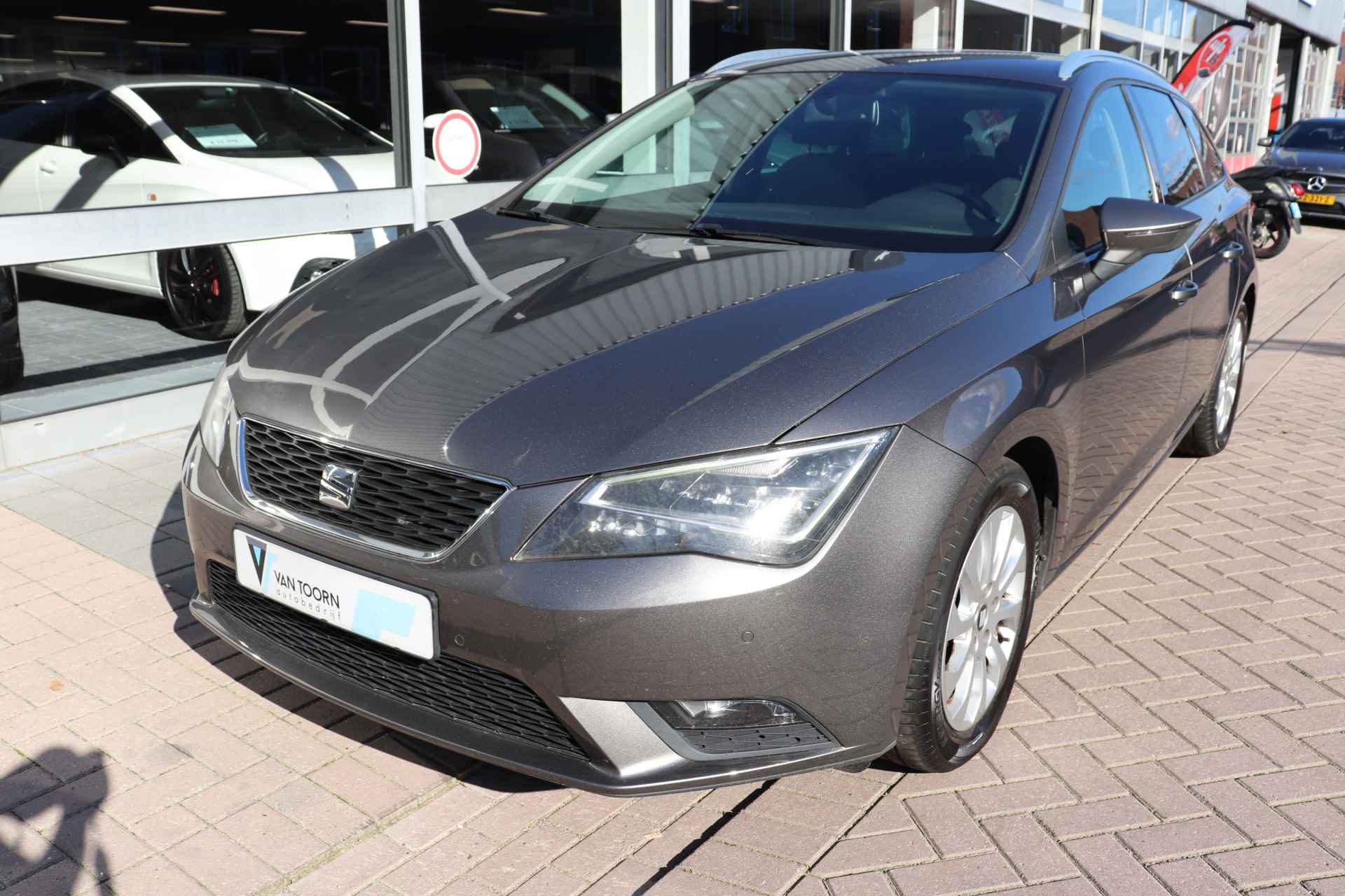 SEAT León ST 1.6 TDI Style Business Ecomotive. APK tot 10-12-2025. Navigatie, Full-led. - 4/27