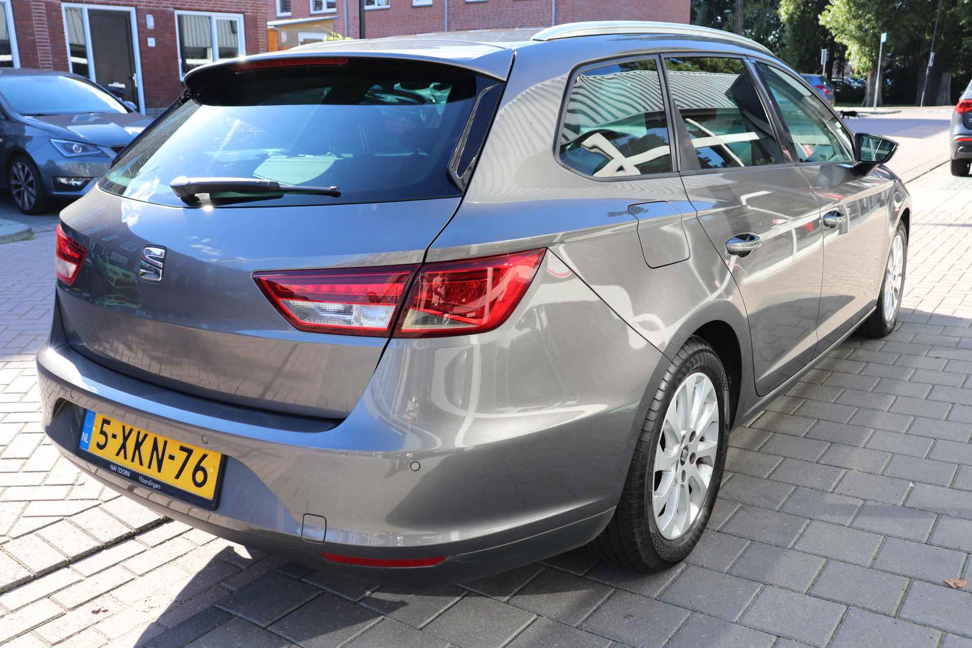 SEAT León ST 1.6 TDI Style Business Ecomotive. APK tot 10-12-2025. Navigatie, Full-led. - 7/27