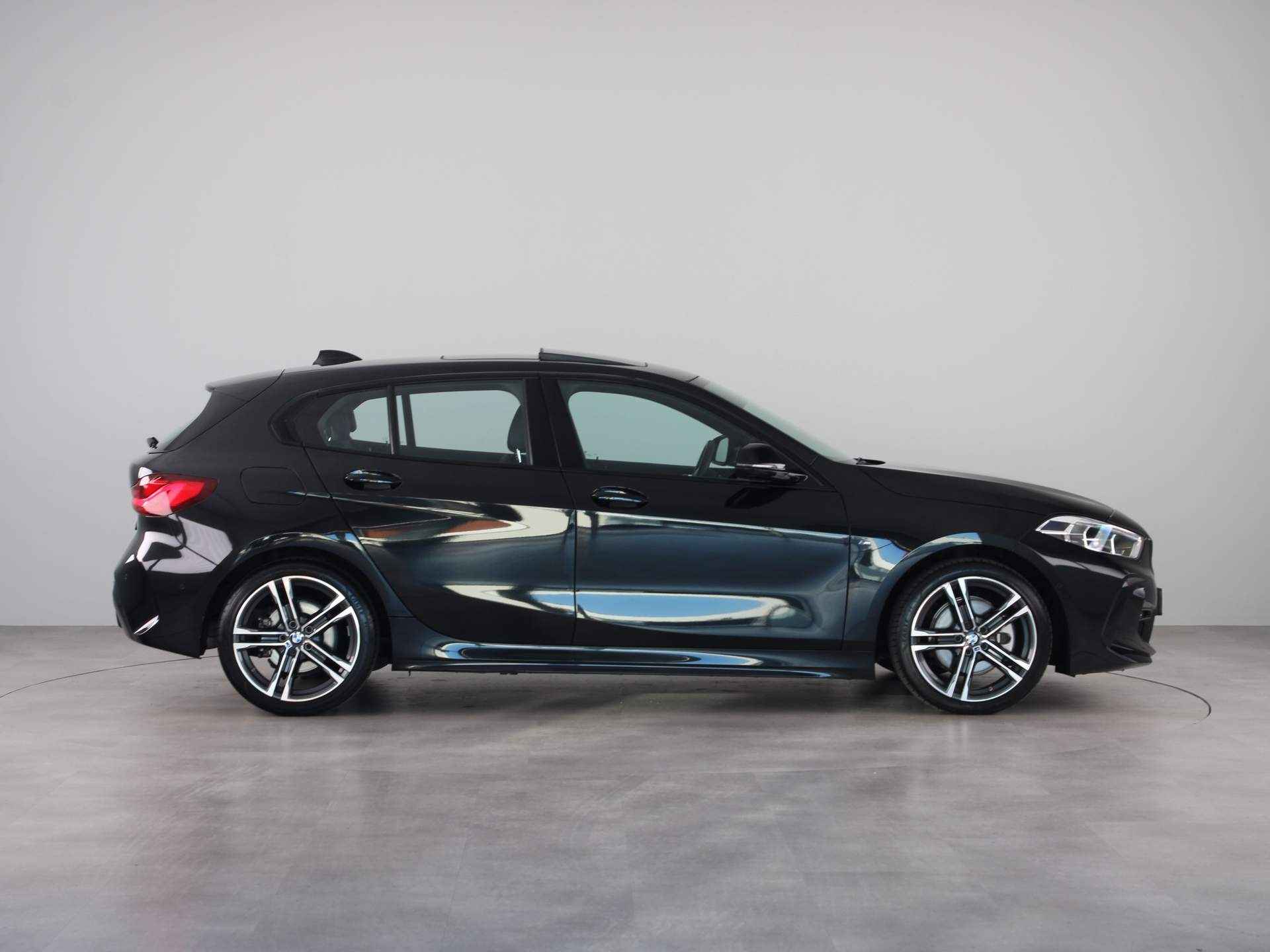 BMW 1 Serie 118i Executive Edition Aut. - 10/25