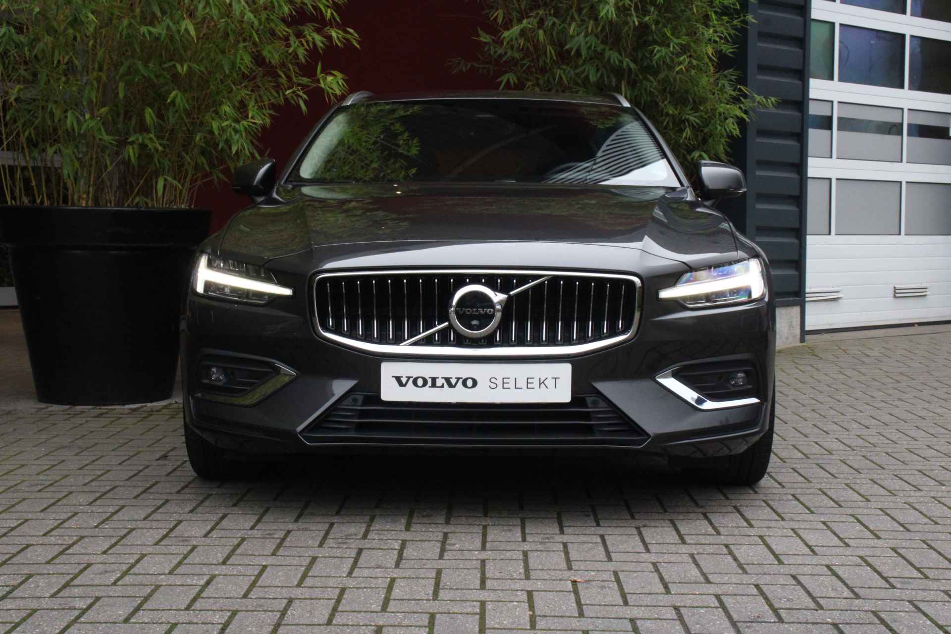 Volvo V60 2.0 B3 Automaat Plus Bright | Trekhaak | 360 Camera | Stuur/stoelverwarming | Adaptive Cruise | BLIS | Harman/Kardon - 9/15