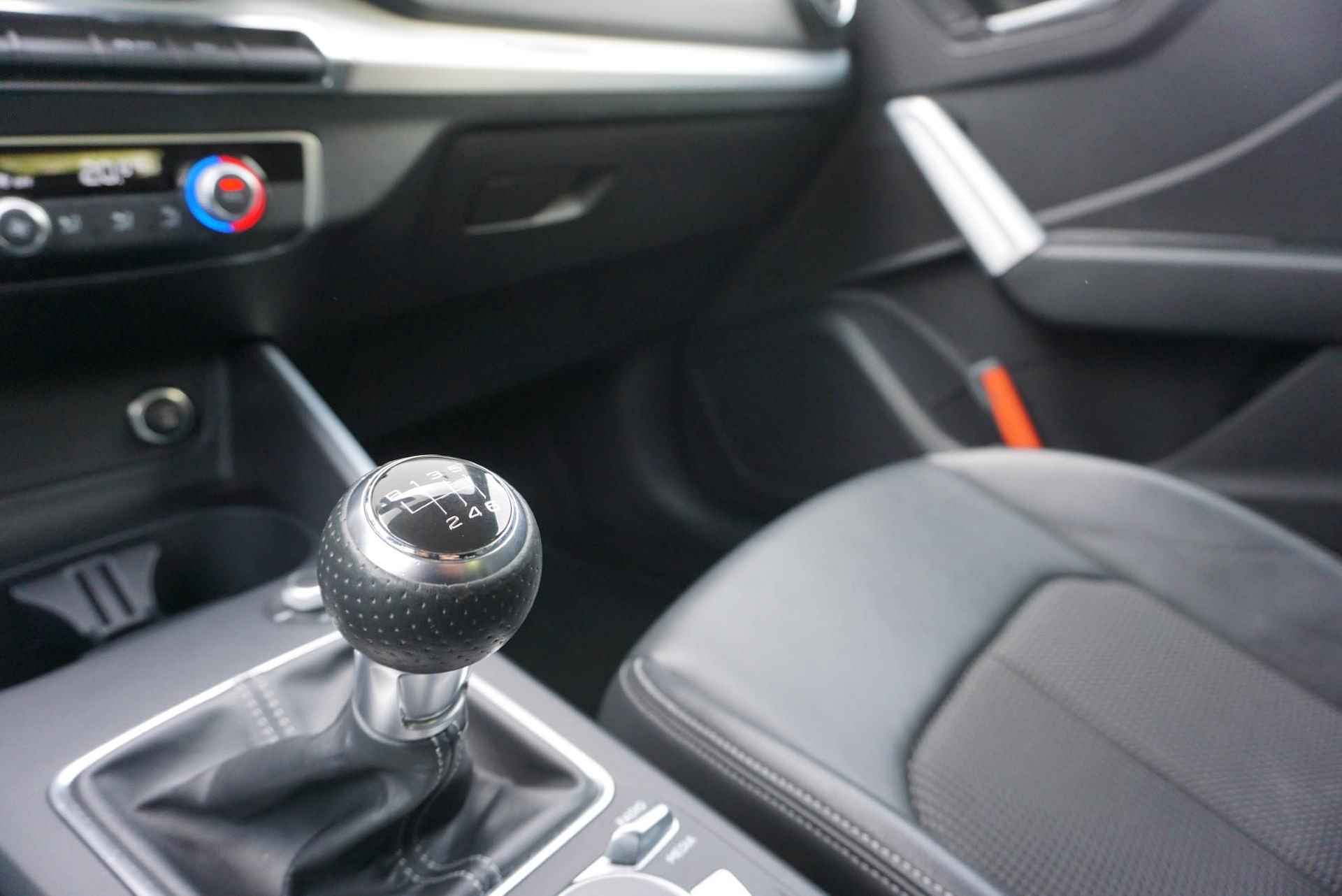 Audi Q2 35 TFSI 150pk S Edition | Navigatie | Achteruitrijcamera | S-Line - 40/44