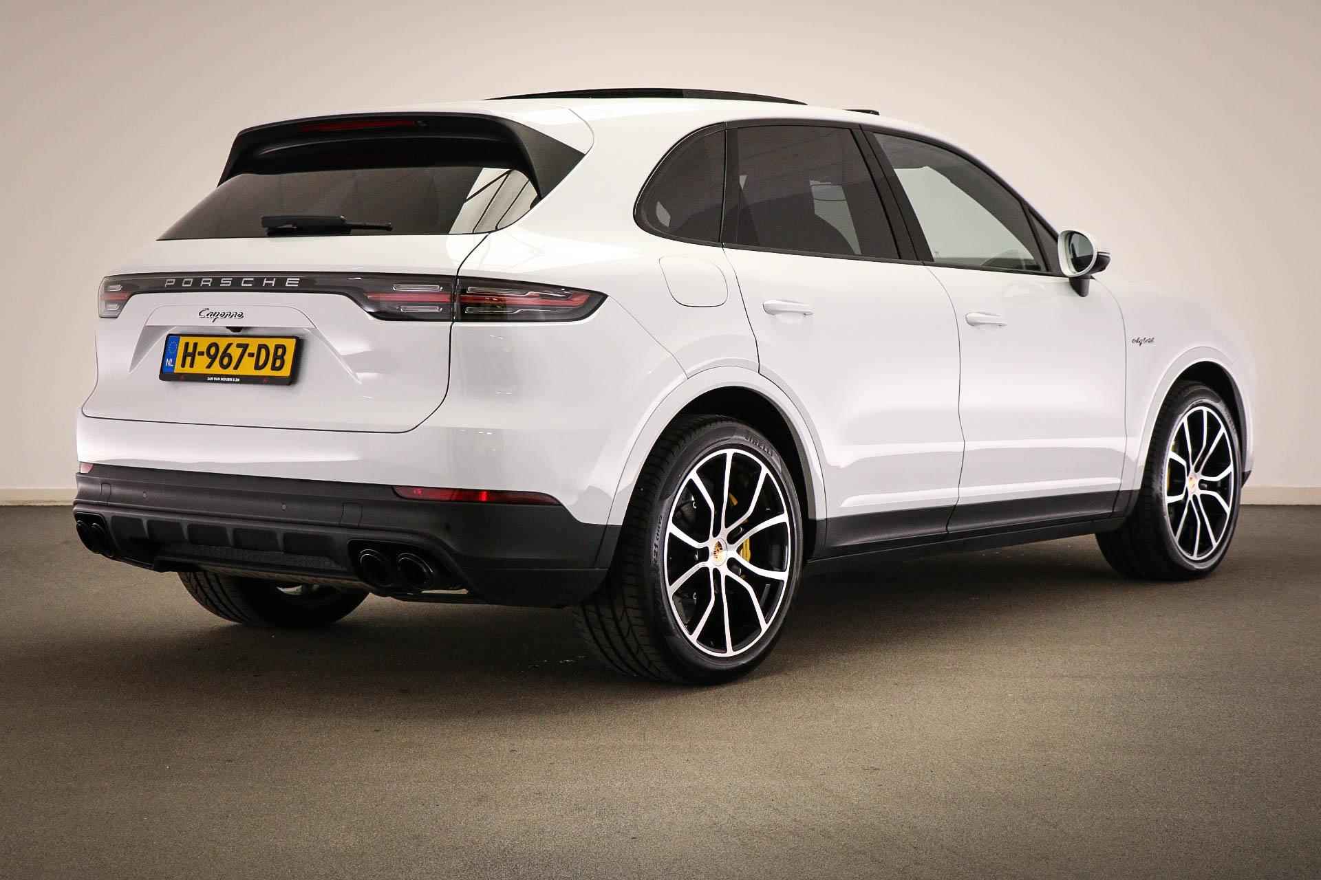 Porsche Cayenne 3.0 E-Hybrid | KERAMISCHE REMMEN | LUCHTVERING | PANORAMADAK | HEAD UP | BURMESTER | DEALER ONDERHOUDEN - 2/56