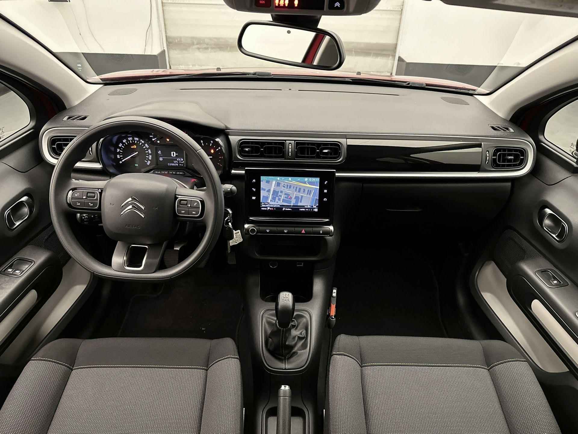 Citroen C3 Feel Edition 83pk | Navigatie | Climate Control | Cruise Control | Parkeersensoren | DAB+ radio | Apple Carplay / Android Auto | Bluetooth | Donker getint glas | Afwijkende dakkleur | Automatisch dimlicht | Elektrisch inklapbare spiegels | Regensensor | Lage kilometerstand | - 13/32