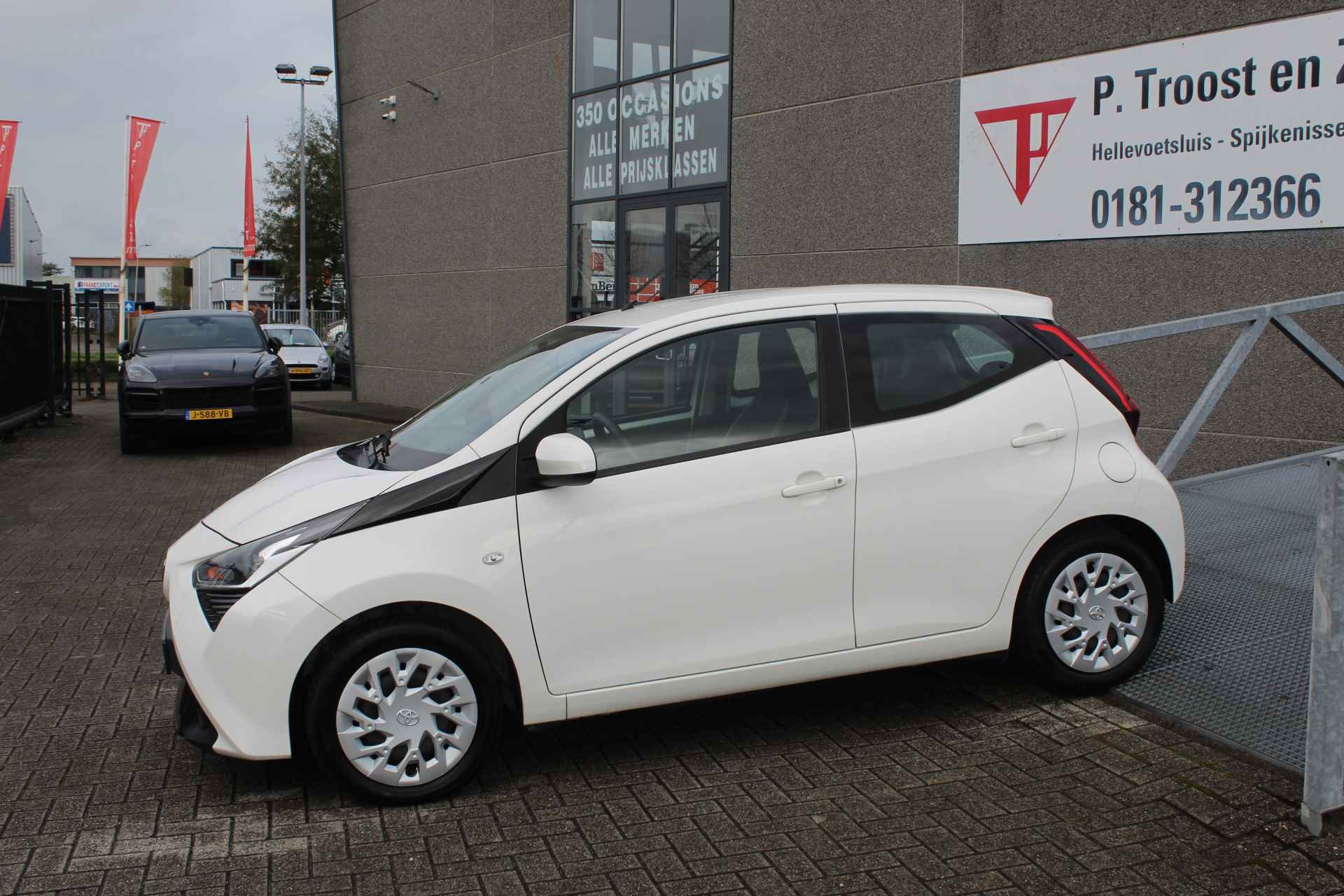 Toyota Aygo 1.0 VVT-i x-play limited Airco/Apple Carplay/Bluetooth/Elektrische Ramen/Camera - 4/14