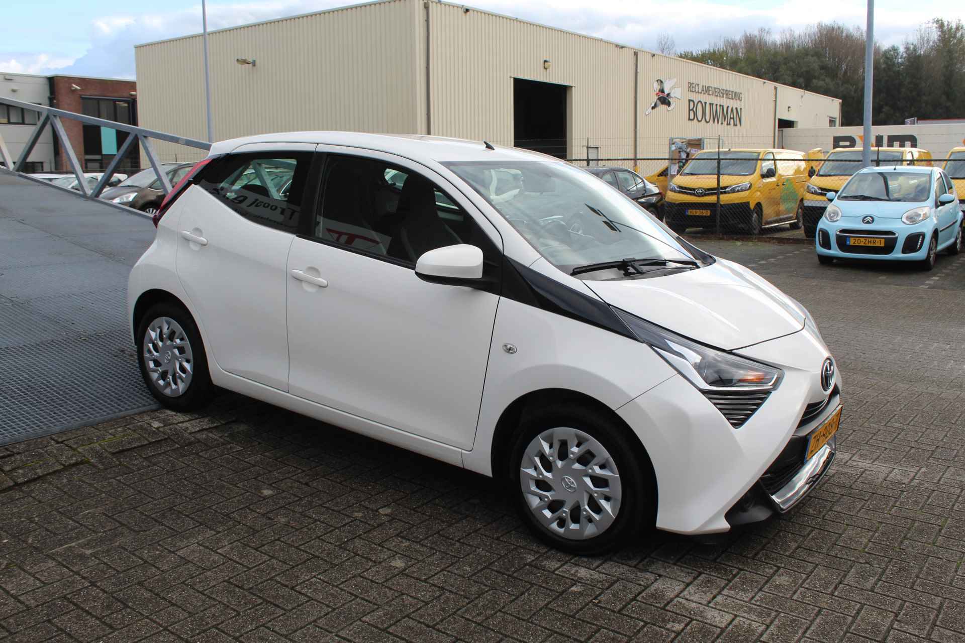 Toyota Aygo 1.0 VVT-i x-play limited Airco/Apple Carplay/Bluetooth/Elektrische Ramen/Camera - 6/14