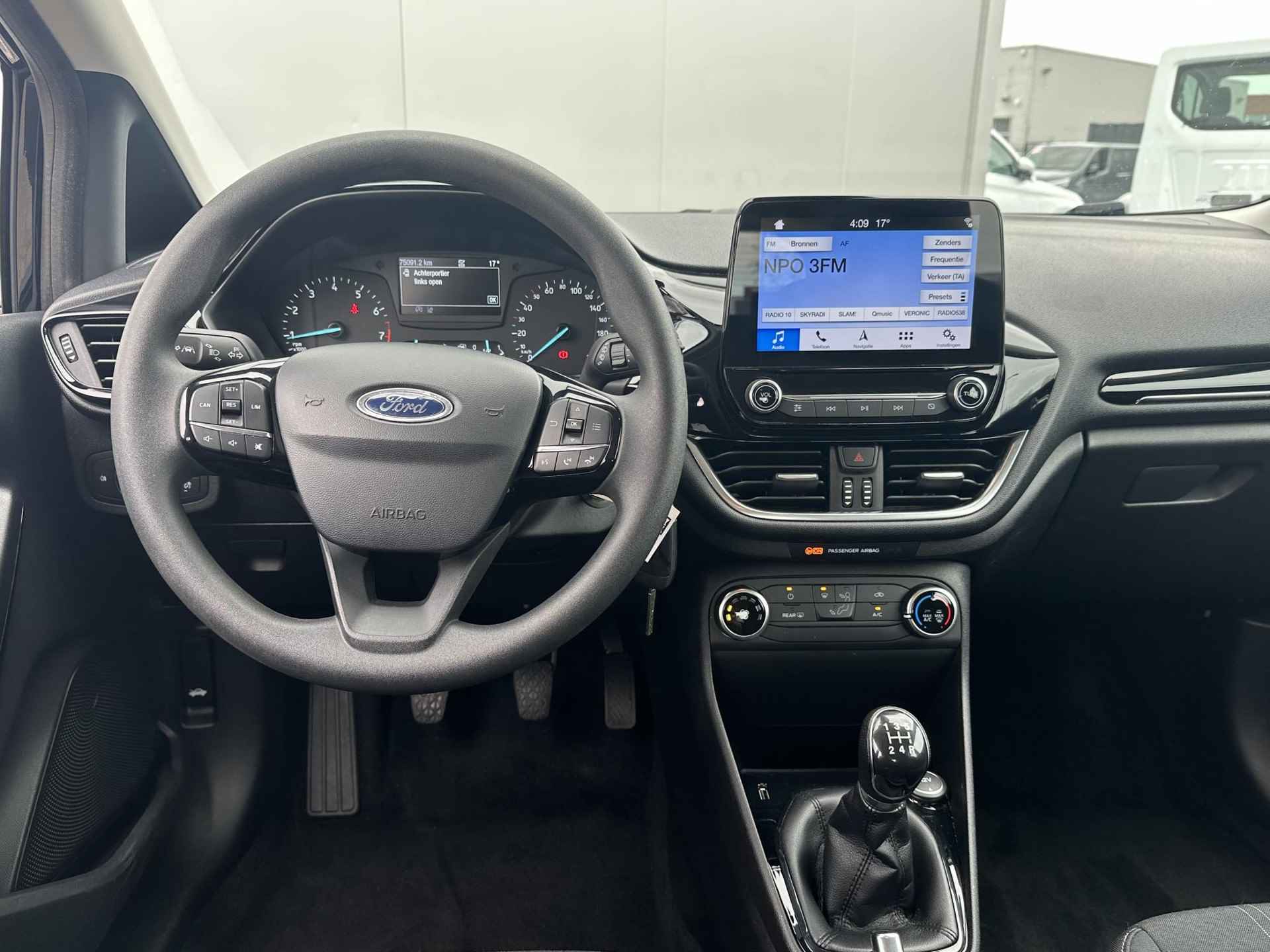 Ford Fiesta 1.1 Trend Dealer onderhouden | Navigatie | Parkeersensoren | Cruise Control | Lichtmetalen Velgen | 12 maanden garantie! | - 10/33