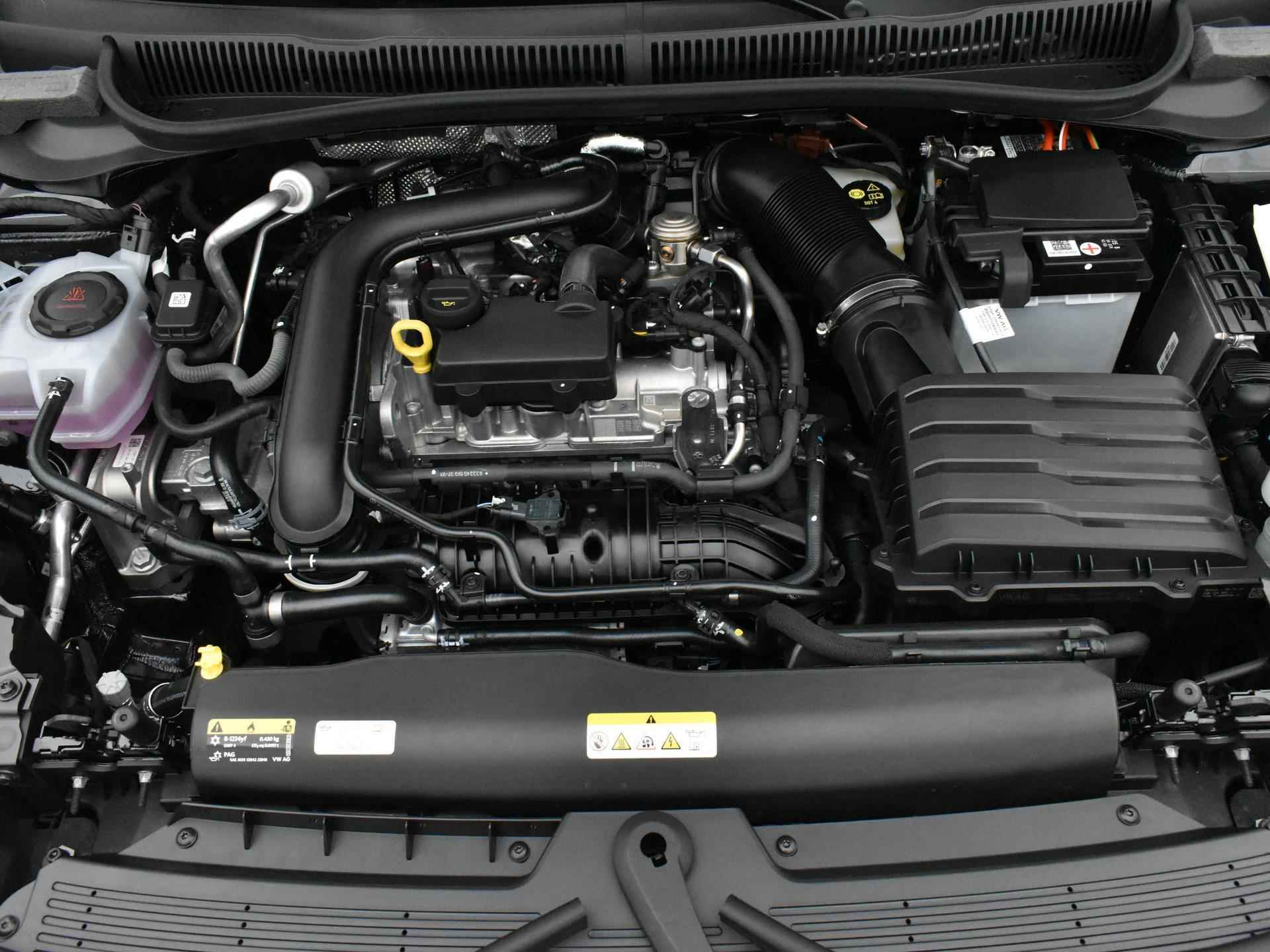 Volkswagen Taigo 1.0 TSI Life | NAVIGATIE D.M.V. APPLE CARPLAY / ANDROID AUTO | ACHTERUITRIJCAMERA | LICHTMETALEN VELGEN | AIRCO | - 18/22