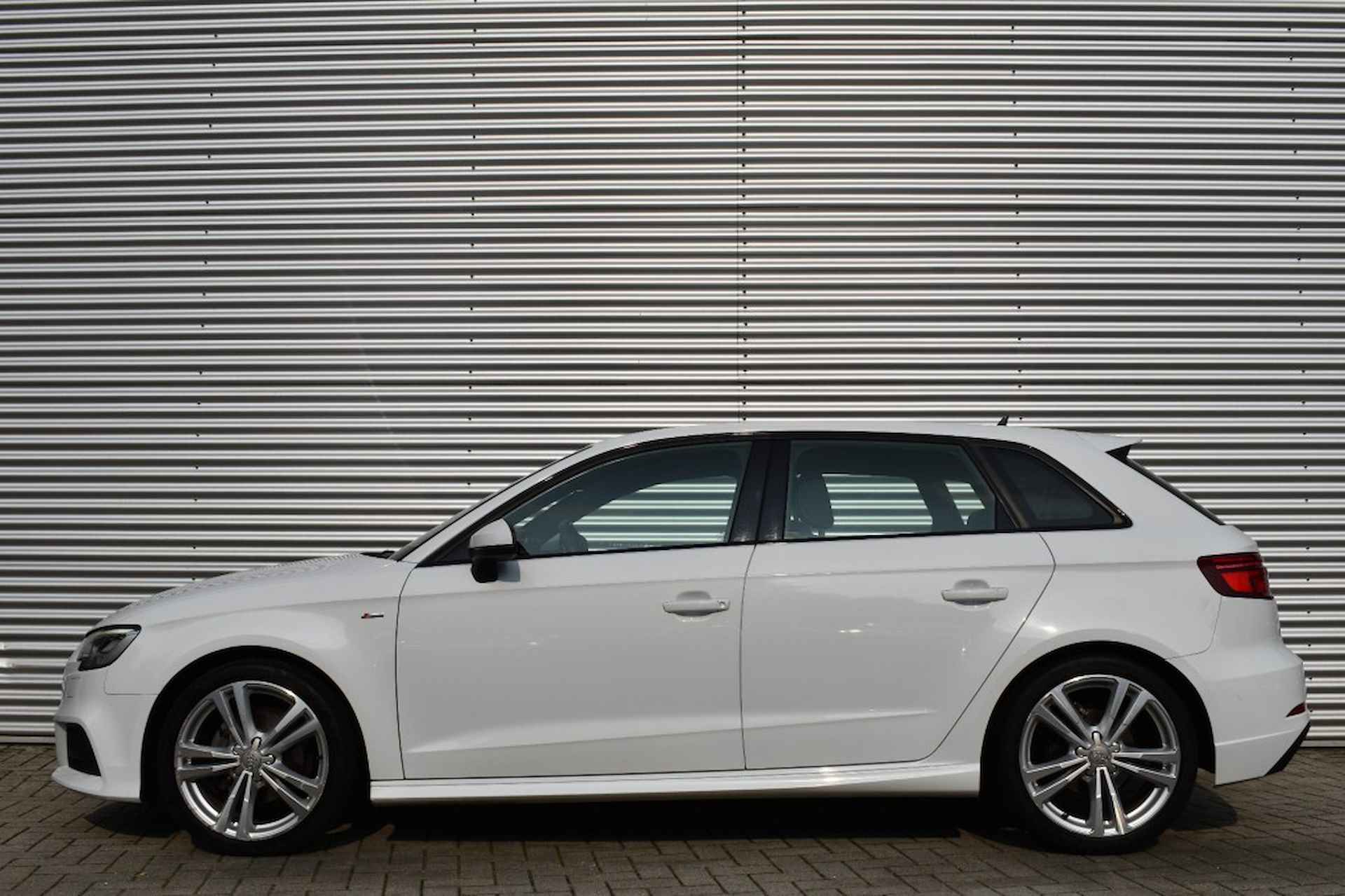 AUDI A3 30 TFSI SPORT S-LINE EDITION / NL AUTO / VIRTUAL DISPLAY - 2/39