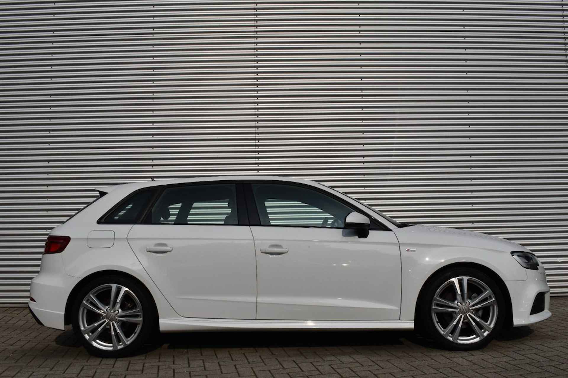 AUDI A3 30 TFSI SPORT S-LINE EDITION / NL AUTO / VIRTUAL DISPLAY - 4/39