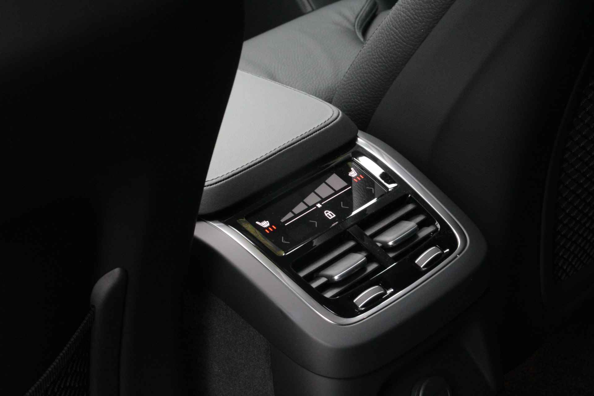 Volvo XC90 T8 Recharge AWD Ultimate Dark | Harman/Kardon | Schuifdak | Camera | Adaptive Cruise | BLIS | 22" Velgen - 18/18