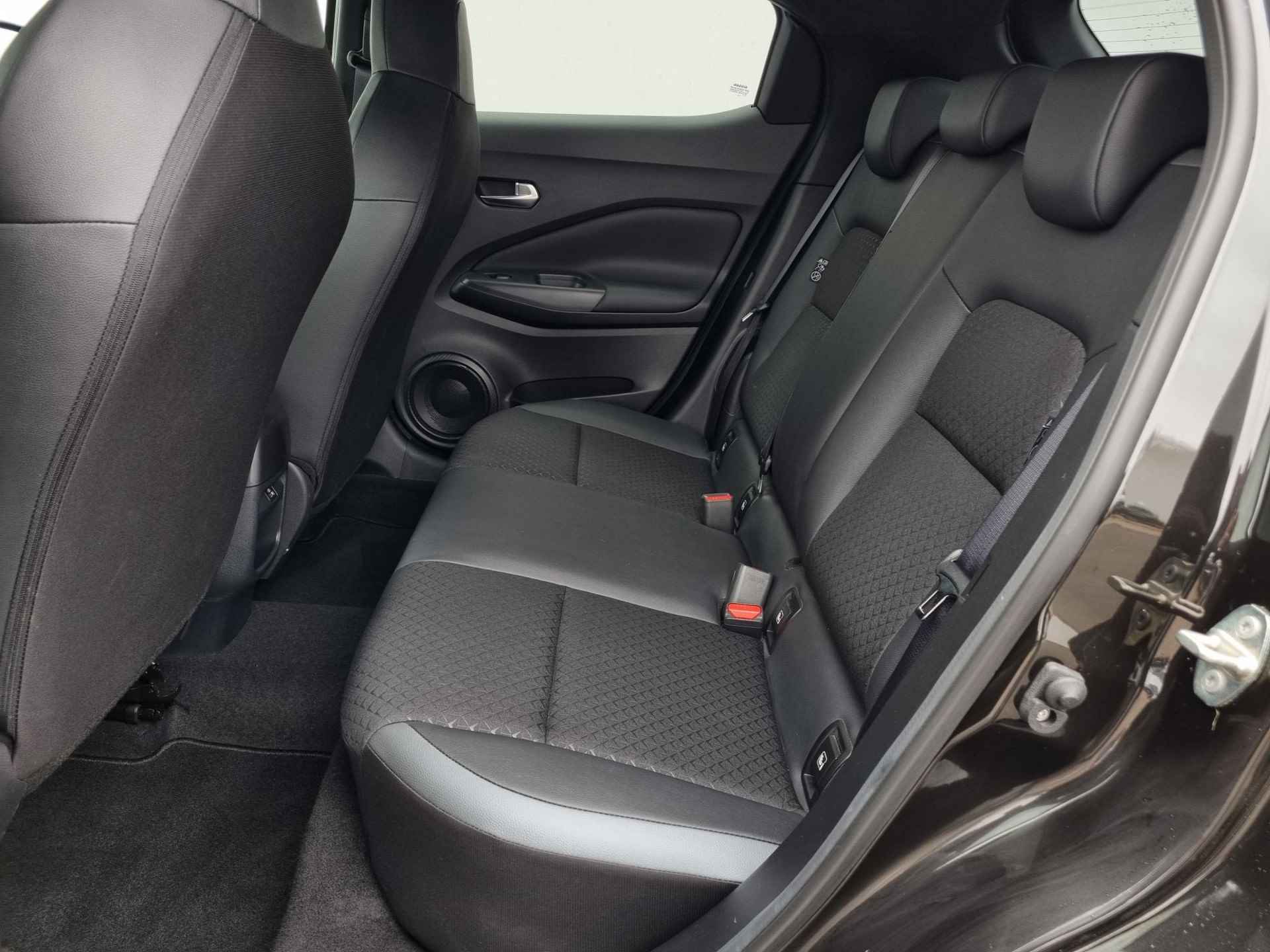 Nissan Juke 1.6 Hybrid N-Connecta Automaat / Technology Pack / Navigatie / Cruise Control Adaptief / Rondomzicht Camera - 7/36