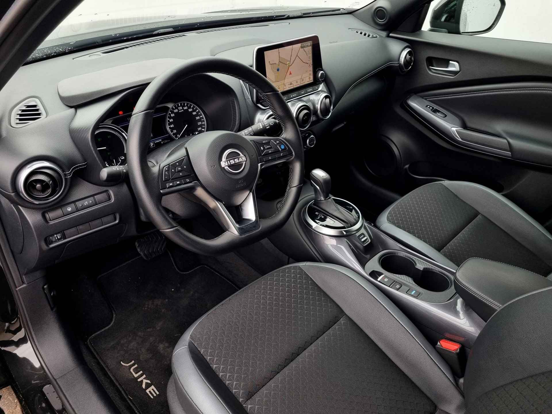 Nissan Juke 1.6 Hybrid N-Connecta Automaat / Technology Pack / Navigatie / Cruise Control Adaptief / Rondomzicht Camera - 24/36