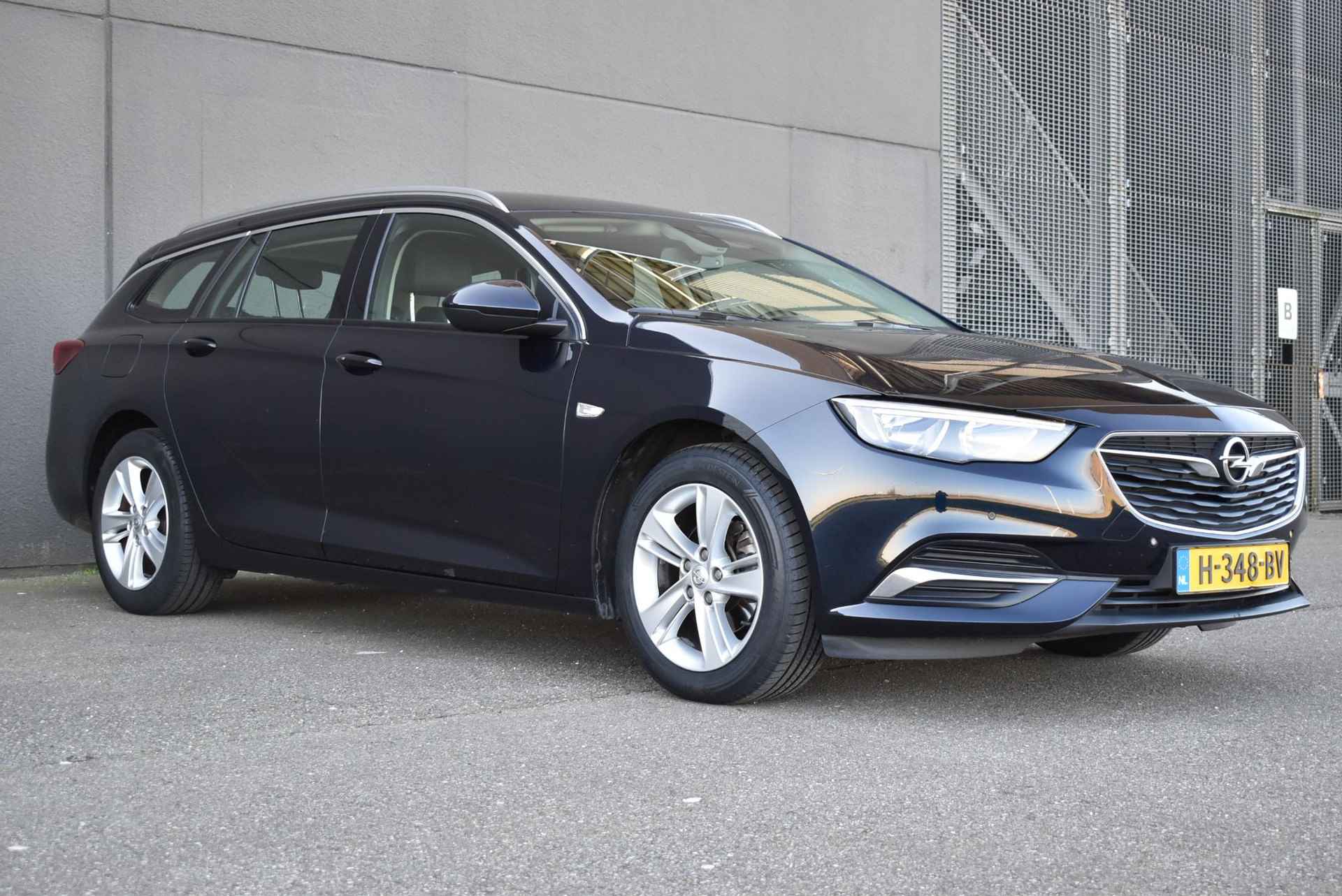 Opel Insignia Sports Tourer 1.5 Turbo Business Executive | Leder | Keyless entry & Start | Stoelverwarming | Zeer compleet! - 3/56