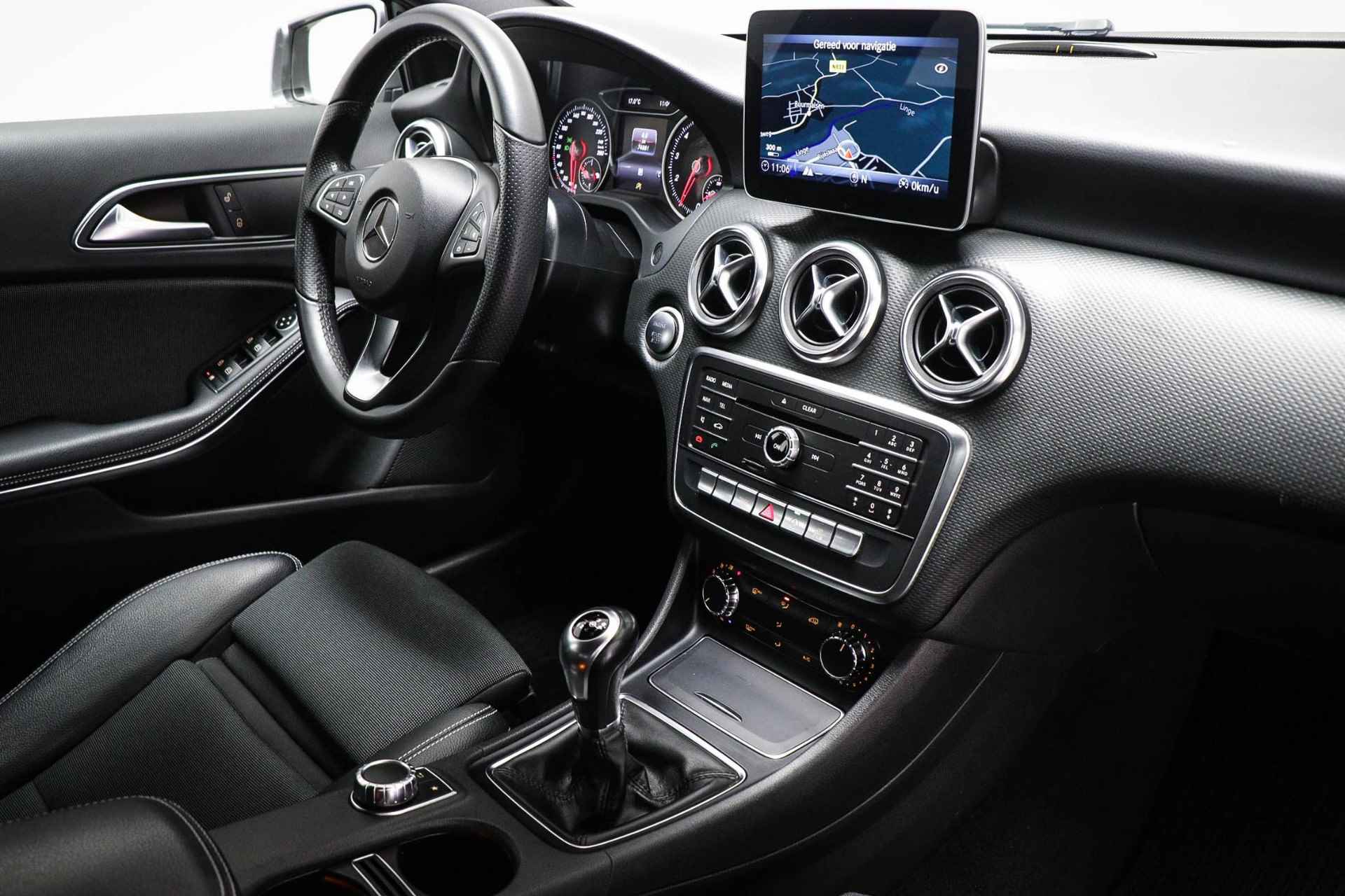 Mercedes-Benz A-klasse 160 AMG Sport Edition | LED | HALF LEDER | CAMERA - 3/57