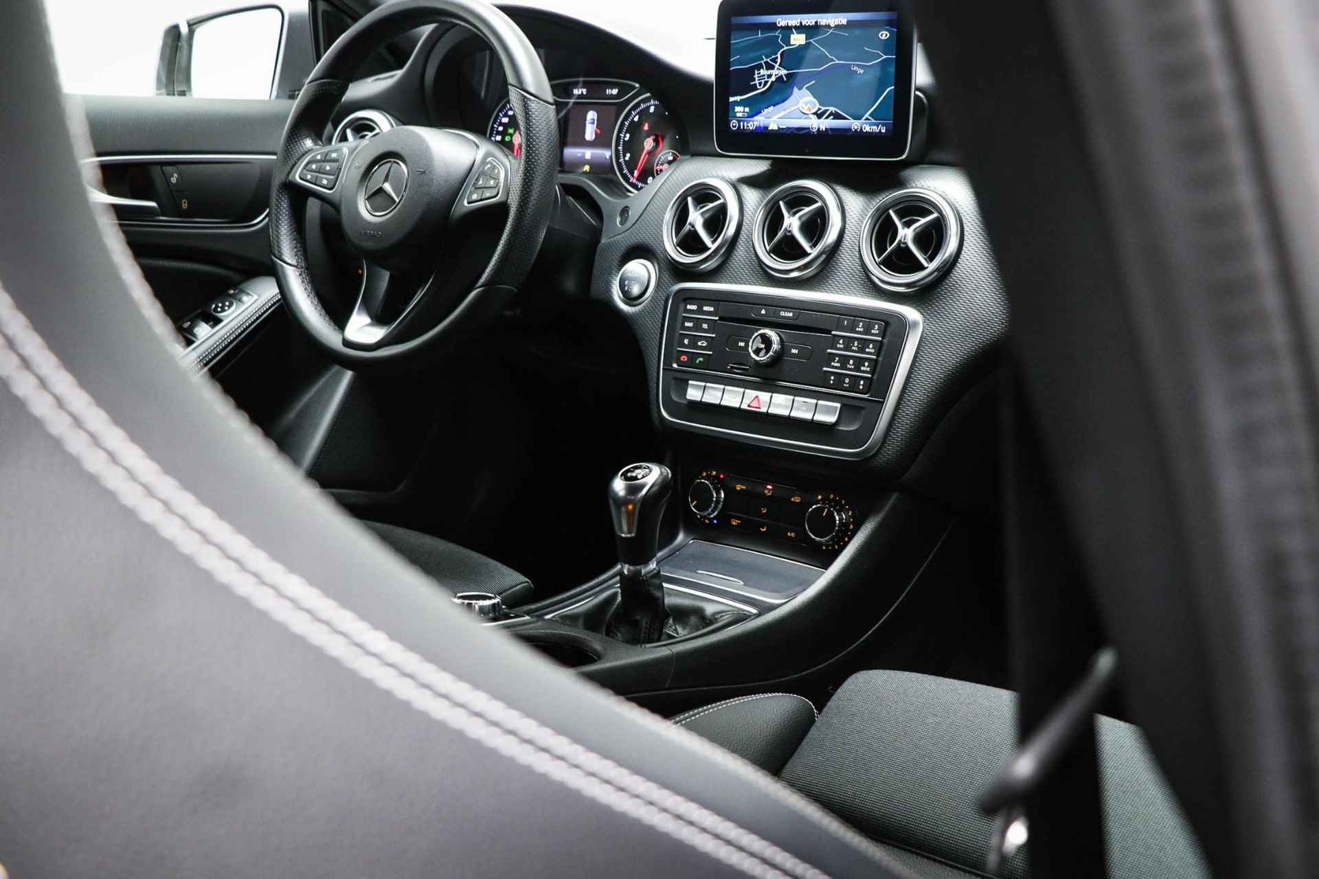 Mercedes-Benz A-klasse 160 AMG Sport Edition | LED | HALF LEDER | CAMERA - 12/57