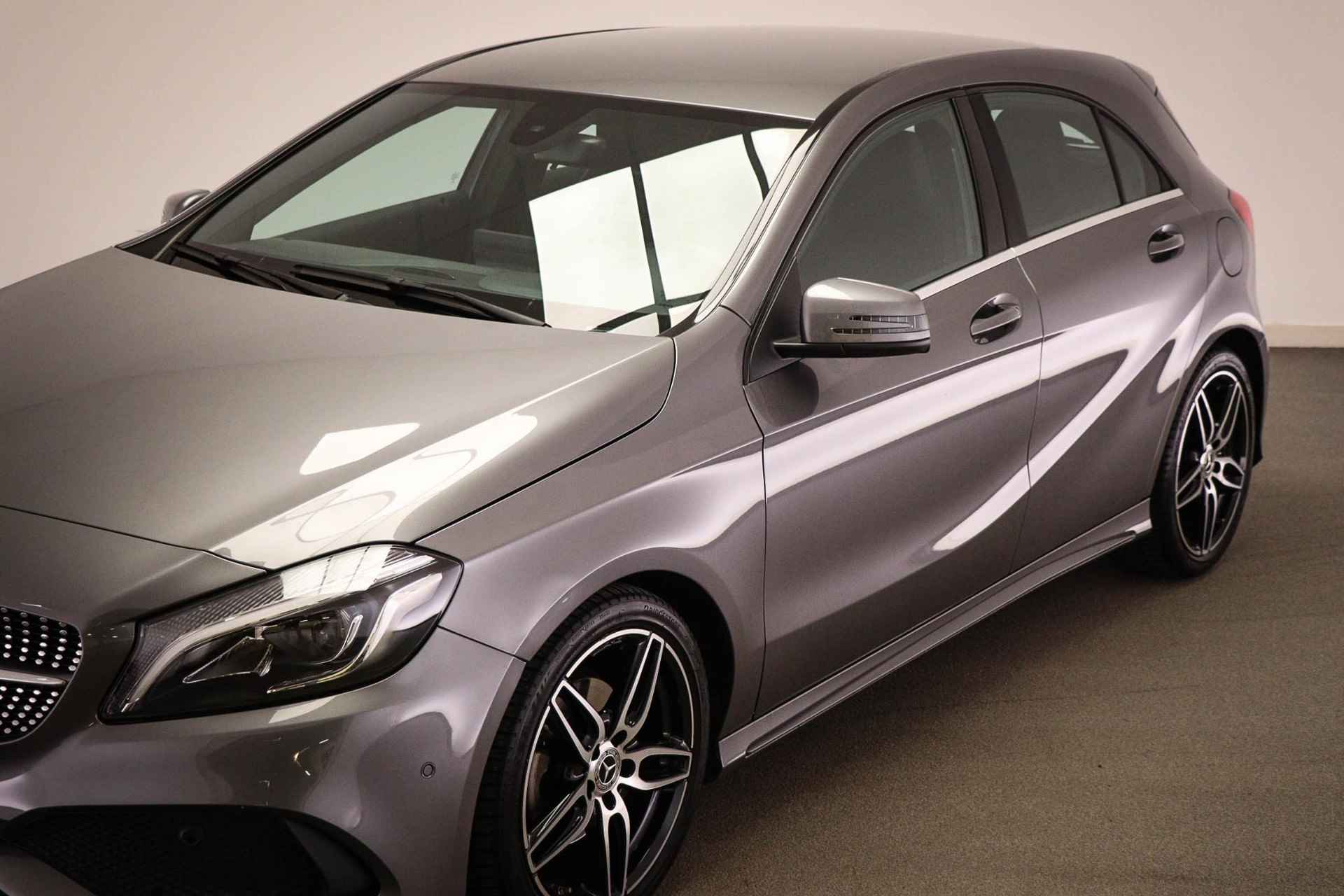 Mercedes-Benz A-klasse 160 AMG Sport Edition | LED | HALF LEDER | CAMERA - 18/57