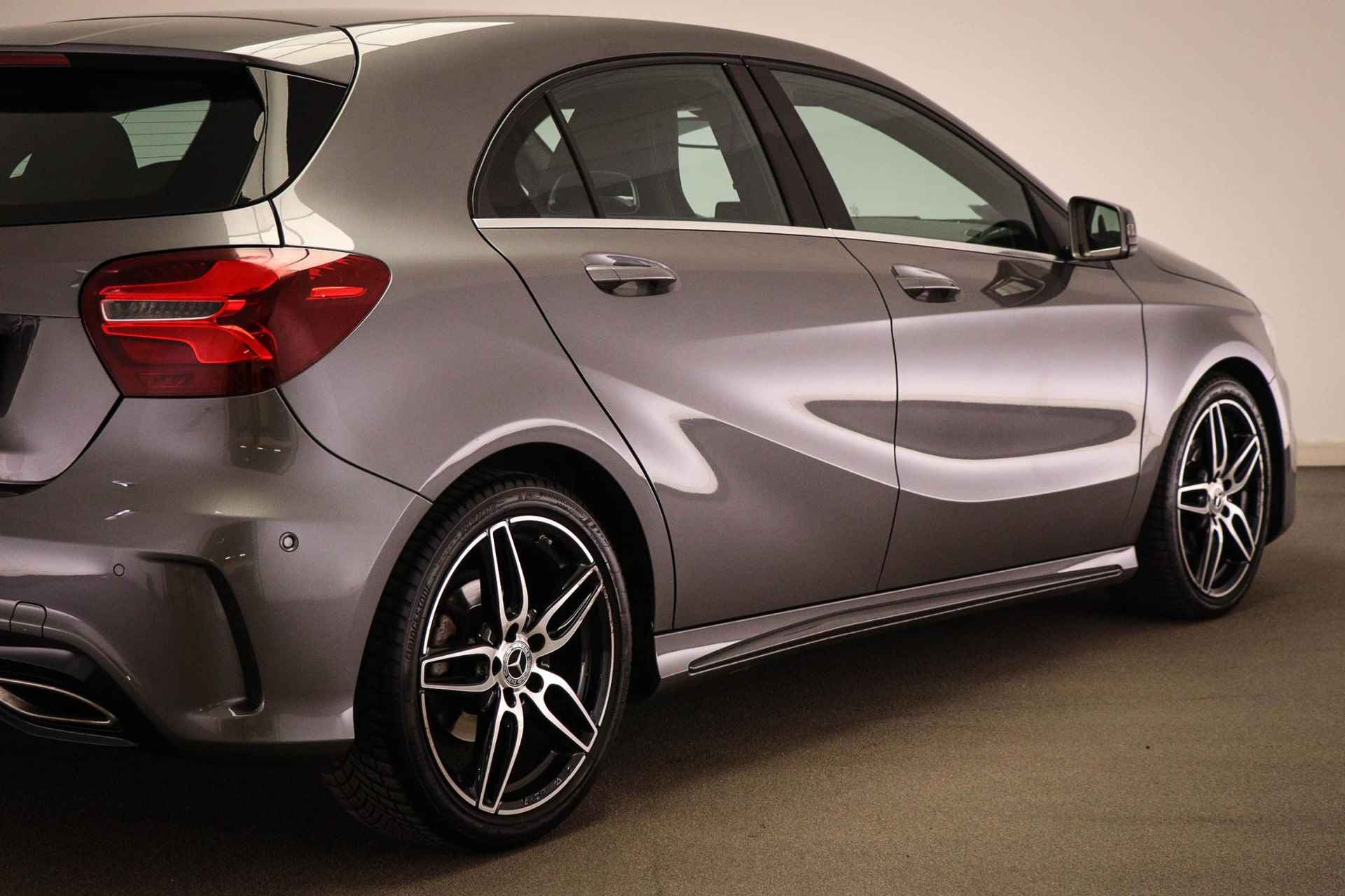 Mercedes-Benz A-klasse 160 AMG Sport Edition | LED | HALF LEDER | CAMERA - 23/57