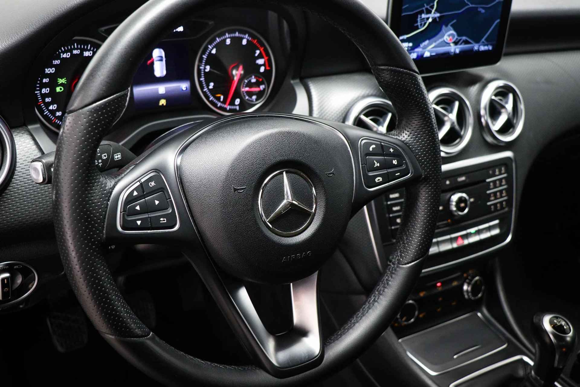 Mercedes-Benz A-klasse 160 AMG Sport Edition | LED | HALF LEDER | CAMERA - 30/57