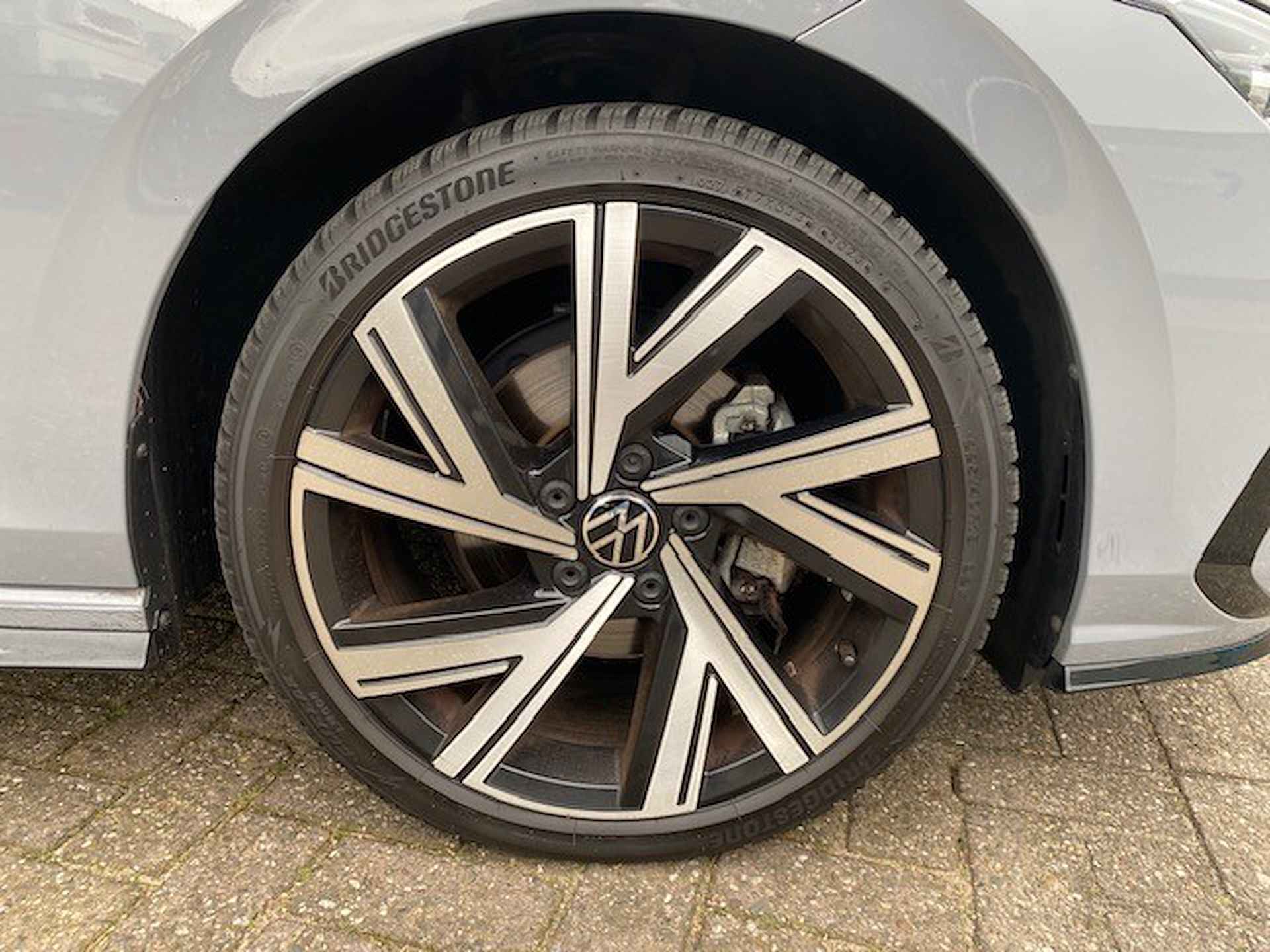 VOLKSWAGEN Golf 1.5 eTSI 130pk 7-DSG R-line met 18", Full LED en Smartlink - 11/39