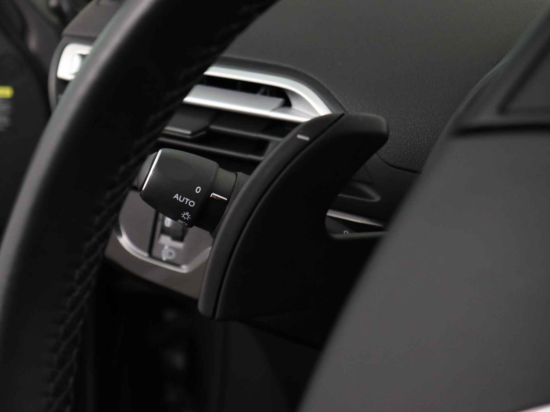 Citroën Grand C4 Spacetourer 130 PK Shine Automaat | Rijklaar | Panorama dak | Adaptive cruise control | Parkeersensoren rondom | Camera achter - 23/26