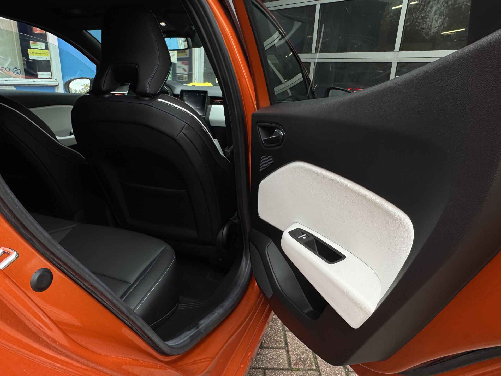 Renault Clio 1.3 TCe Intens Prijs Inclusief Onderhoud & 12 Maand BOVAG Garantie | Voorstoelen Verwarmd | Apple Carplay | - 10/72