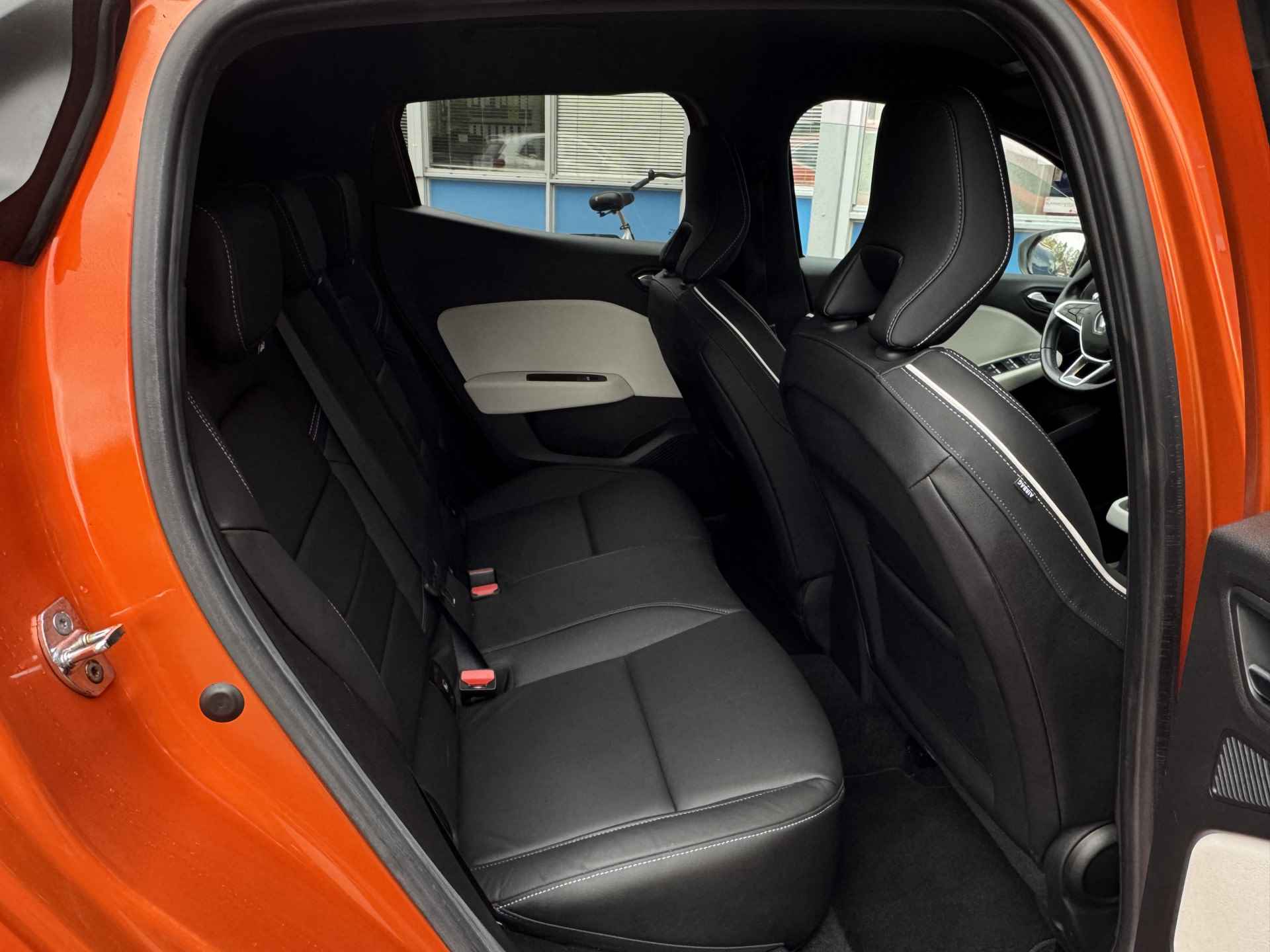 Renault Clio 1.3 TCe Intens Prijs Inclusief Onderhoud & 12 Maand BOVAG Garantie | Voorstoelen Verwarmd | Apple Carplay | - 11/72