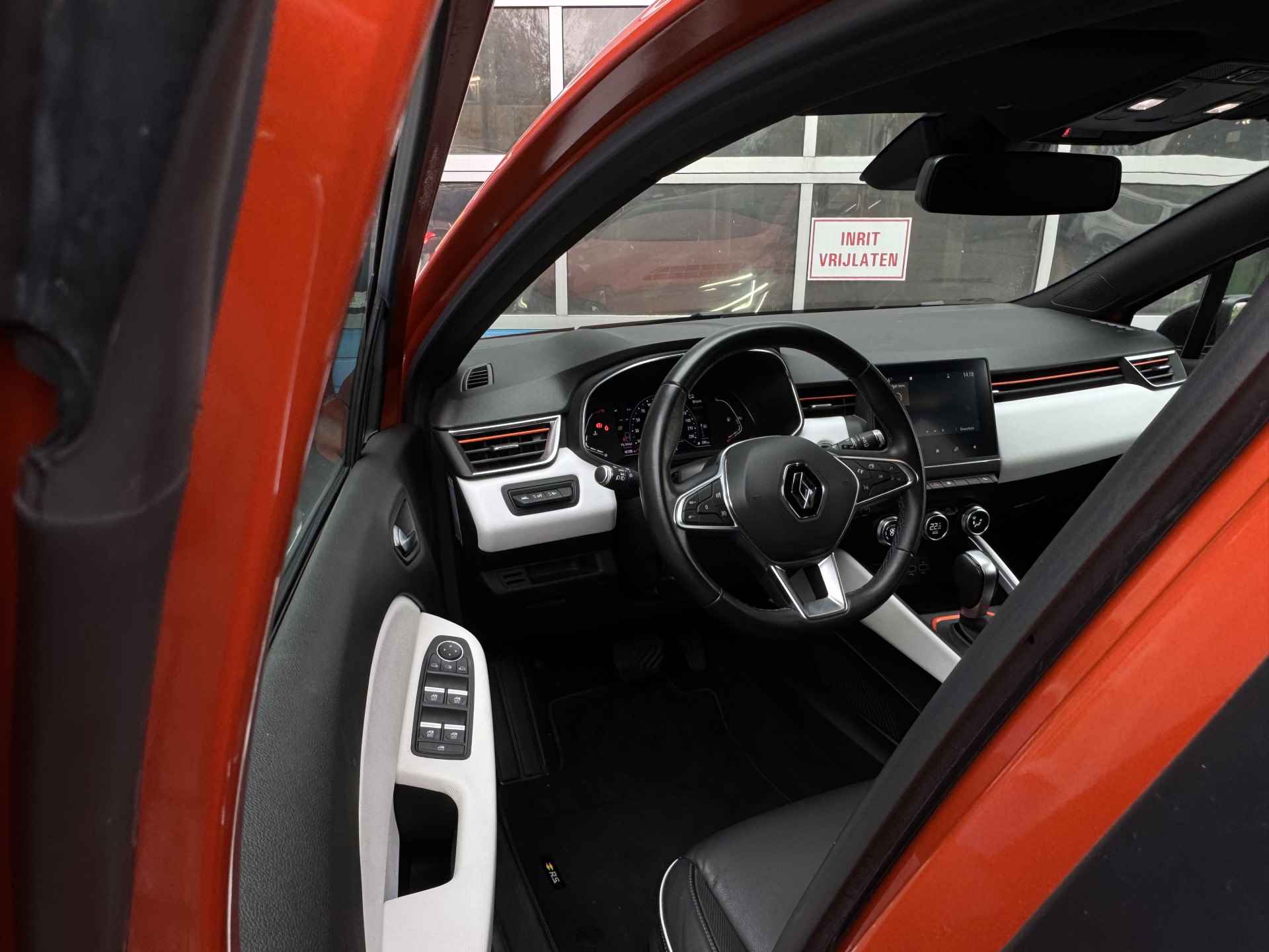 Renault Clio 1.3 TCe Intens Prijs Inclusief Onderhoud & 12 Maand BOVAG Garantie | Voorstoelen Verwarmd | Apple Carplay | - 13/72