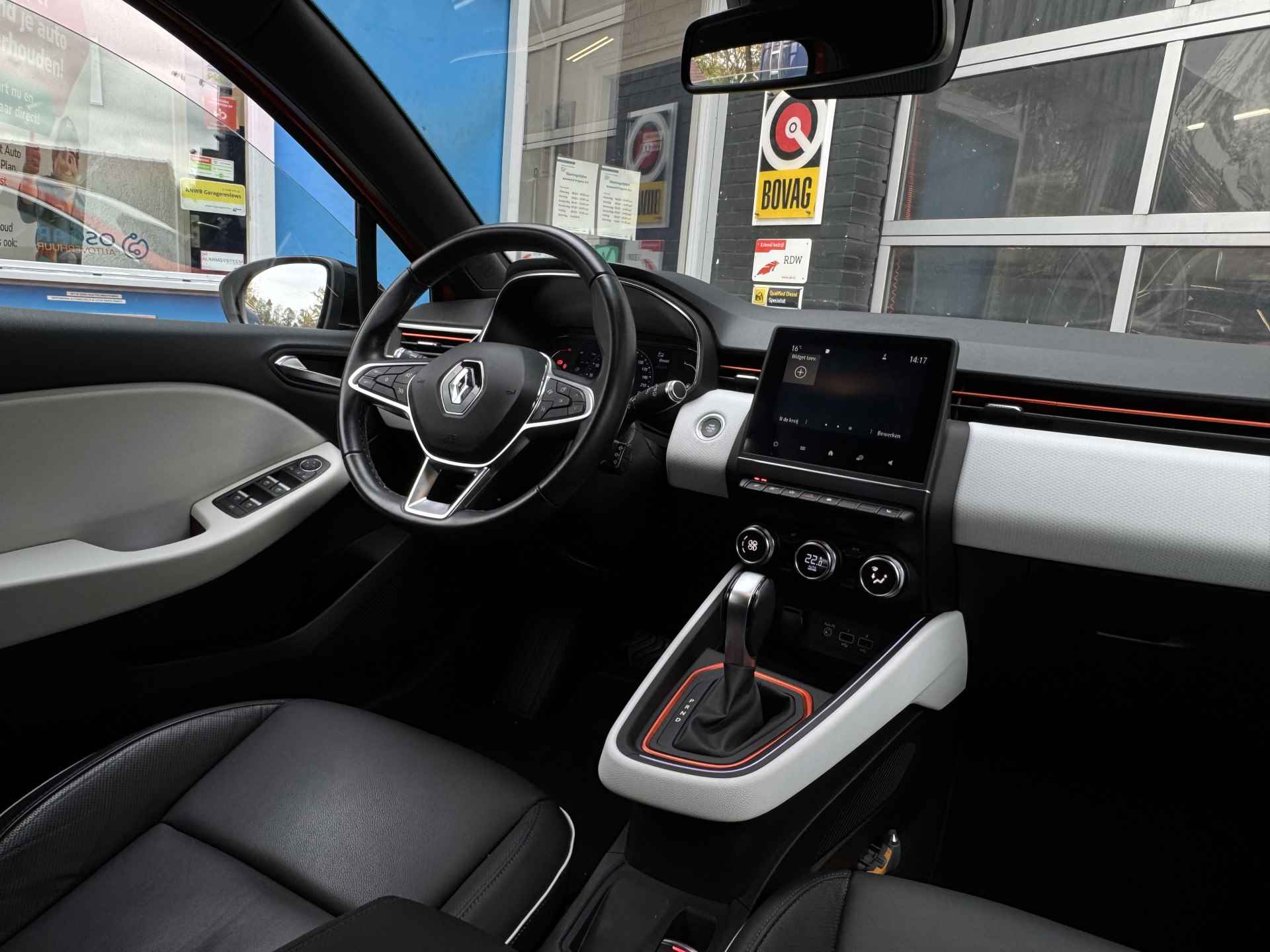 Renault Clio 1.3 TCe Intens Prijs Inclusief Onderhoud & 12 Maand BOVAG Garantie | Voorstoelen Verwarmd | Apple Carplay | - 35/72