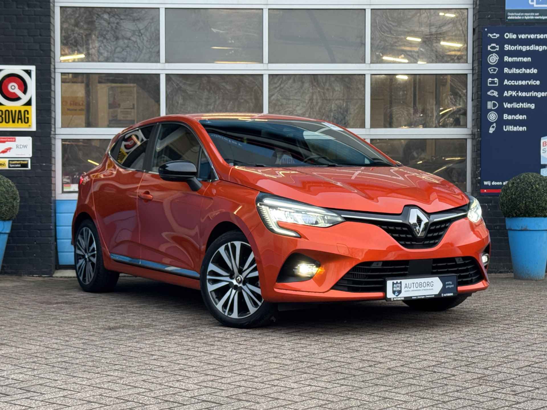 Renault Clio 1.3 TCe Intens Prijs Inclusief Onderhoud & 12 Maand BOVAG Garantie | Voorstoelen Verwarmd | Apple Carplay | - 61/72