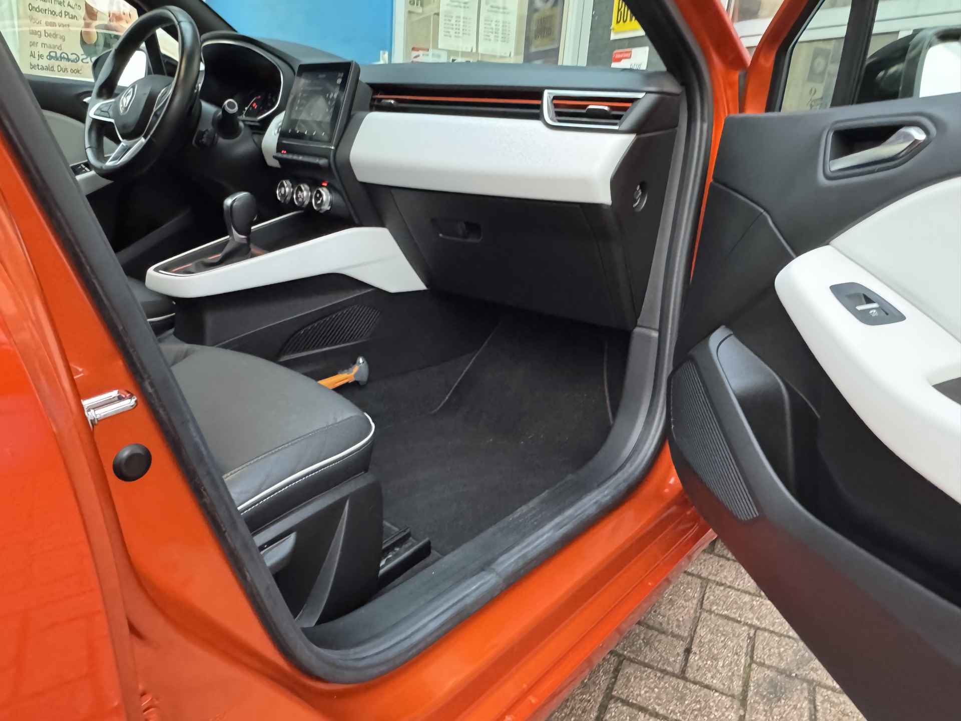 Renault Clio 1.3 TCe Intens Prijs Inclusief Onderhoud & 12 Maand BOVAG Garantie | Voorstoelen Verwarmd | Apple Carplay | - 62/72