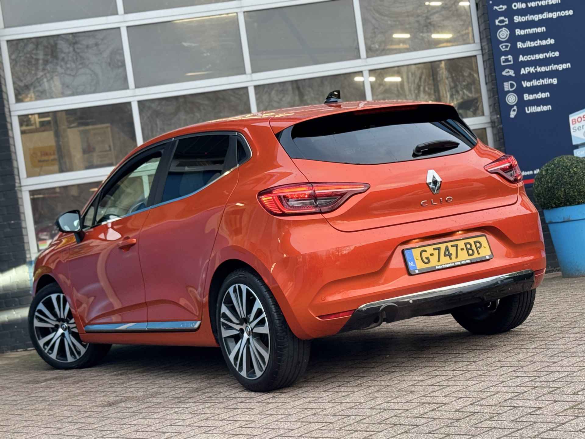 Renault Clio 1.3 TCe Intens Prijs Inclusief Onderhoud & 12 Maand BOVAG Garantie | Voorstoelen Verwarmd | Apple Carplay | - 66/72