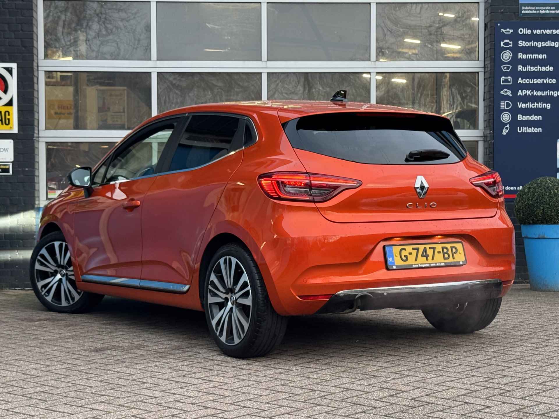 Renault Clio 1.3 TCe Intens Prijs Inclusief Onderhoud & 12 Maand BOVAG Garantie | Voorstoelen Verwarmd | Apple Carplay | - 68/72