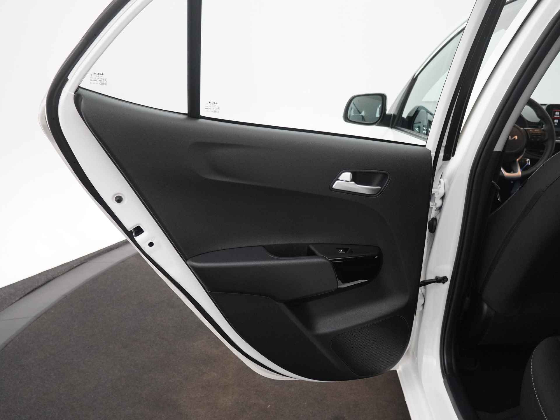 Kia Picanto 1.0 DPi DynamicLine - Achteruitrijcamera - Airco - Cruise Control - AppleCarplay/AndroidAuto - Fabrieksgarantie tot 08-2030 - 30/43