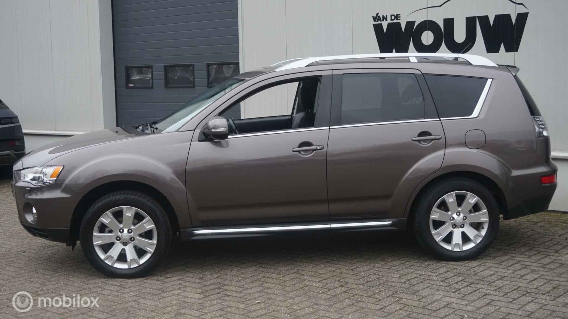 Mitsubishi Outlander 2.4 Instyle 7-Persoons | Trekhaak | Dealeronderhouden | BIJNA Youngtimer | All-Weather banden - 5/43