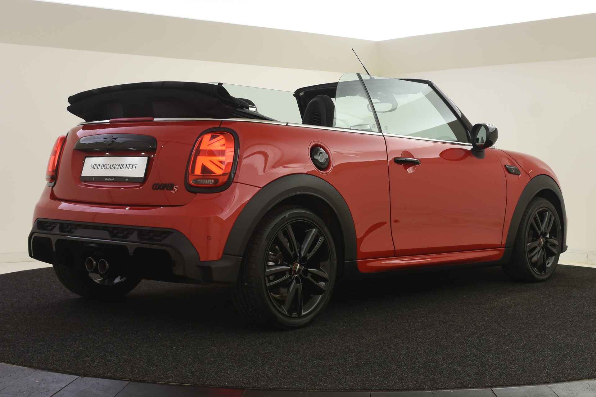 MINI Cabrio Cooper S JCW Automaat / JCW Sportstoelen / Comfort Access / Adaptief onderstel / Cruise Control / Stoelverwarming - 3/50