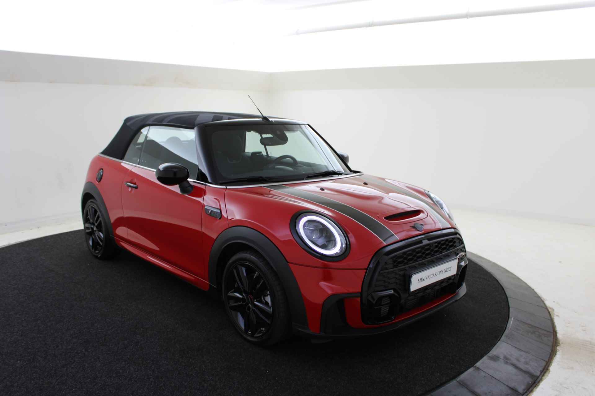 MINI Cabrio Cooper S JCW Automaat / JCW Sportstoelen / Comfort Access / Adaptief onderstel / Cruise Control / Stoelverwarming - 50/50