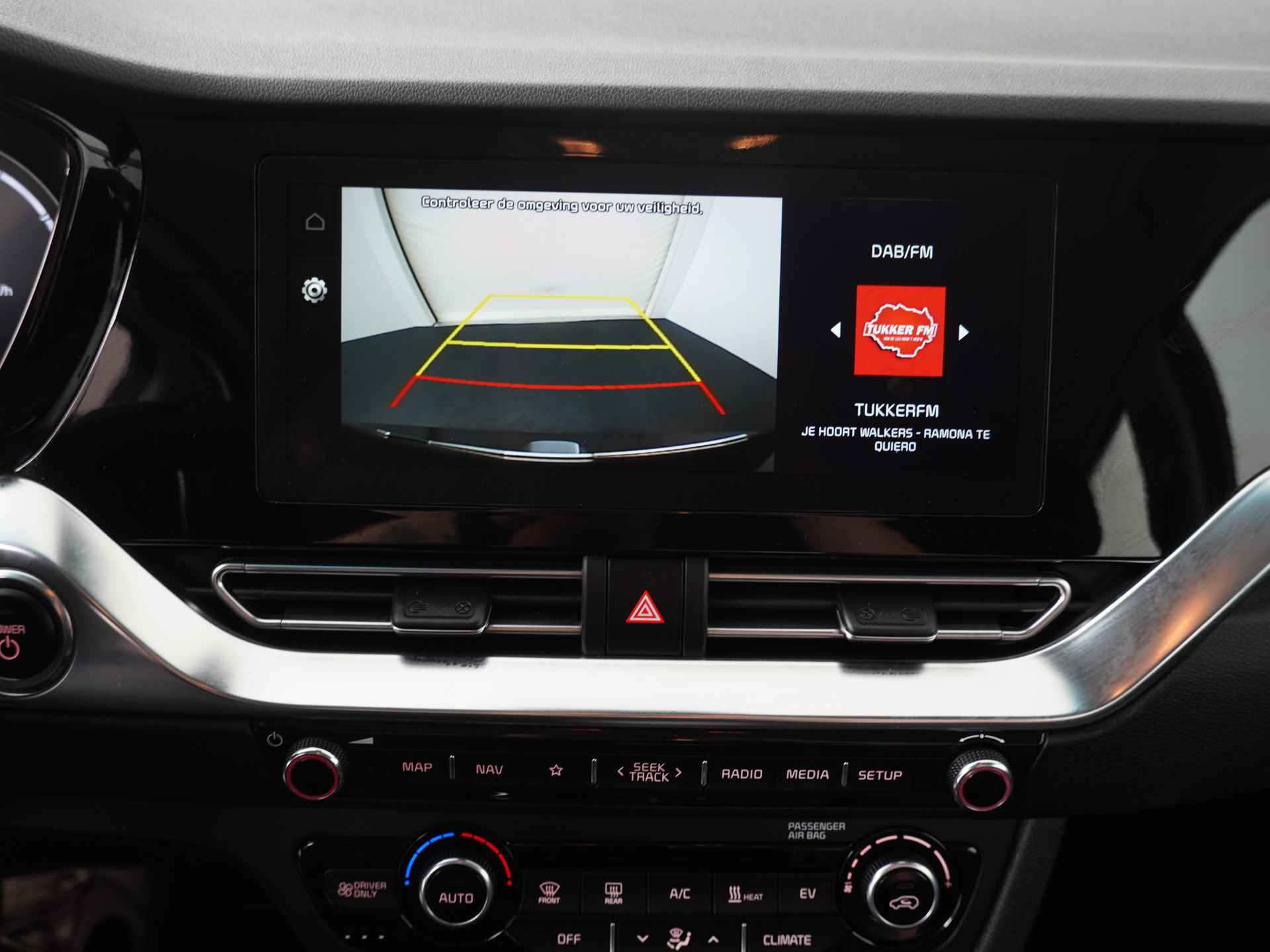 Kia e-Niro DynamicLine 64 kWh - Navigatie - Camera - Climate control - Apple Carplay/Android Auto - Fabrieksgarantie tot 07-2029 - 28/45