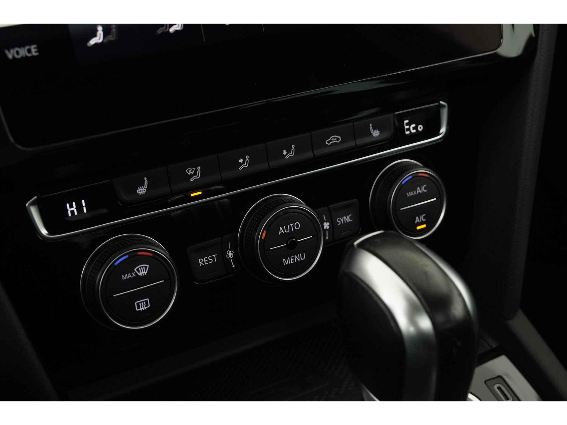 Volkswagen Passat Variant 1.4 TSI PHEV GTE | Digital Cockpit | Panoramadak | Matrix LED | Zondag Open! - 12/47