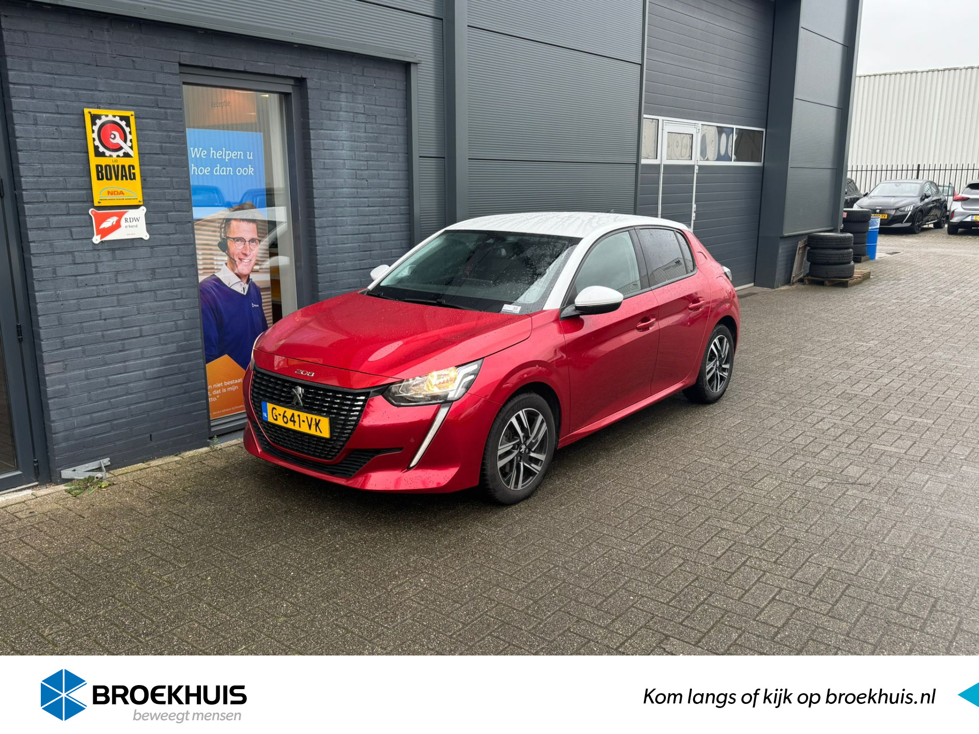 Peugeot 208 1.2 PureTech 100pk Blue Lease Allure | Nieuw model | Carplay | Navigatie | Parkeersensoren voor en Achter | Parkeercamera | LED