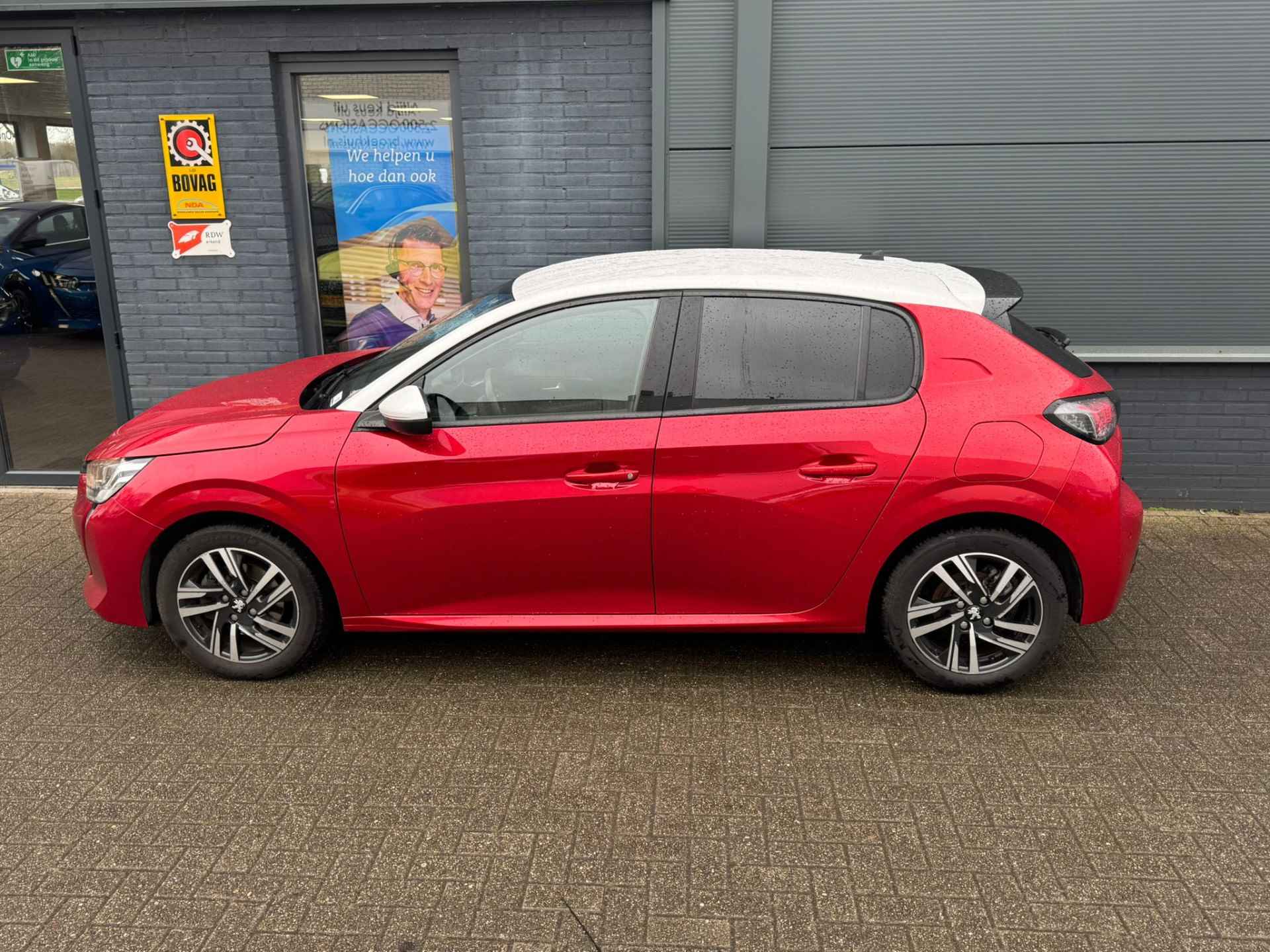 Peugeot 208 1.2 PureTech 100pk Blue Lease Allure | Nieuw model | Carplay | Navigatie | Parkeersensoren voor en Achter | Parkeercamera | LED - 3/31