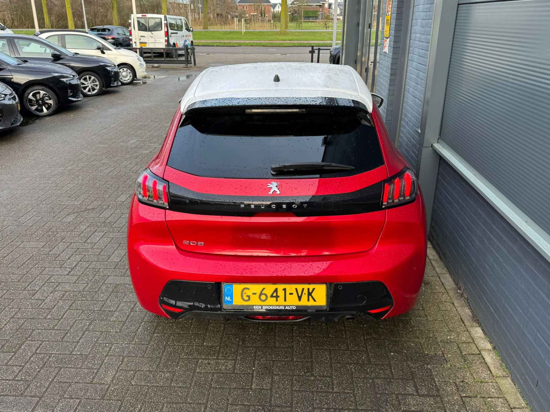 Peugeot 208 1.2 PureTech 100pk Blue Lease Allure | Nieuw model | Carplay | Navigatie | Parkeersensoren voor en Achter | Parkeercamera | LED - 5/31