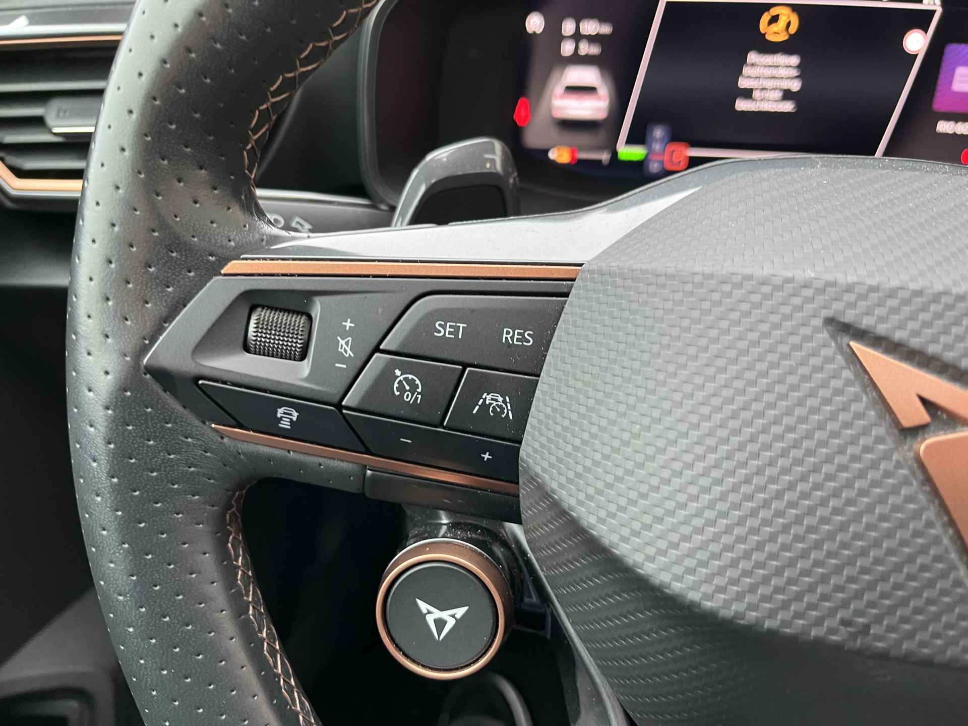 CUPRA Formentor 1.4 e-Hybrid VZ Performance / AUTOMAAT/ 245 PK/ PANO/ 360 CAMERA/ PARK. SENSOREN/ MEMORY SEATS/ DODE HOEK/ STOEL-STUURVERWARM./ KEYLESS/ MATRIX/ ADAPT. CRUISE/ BLUETOOTH/ NAVI/ CLIMA/ DAB - 12/31