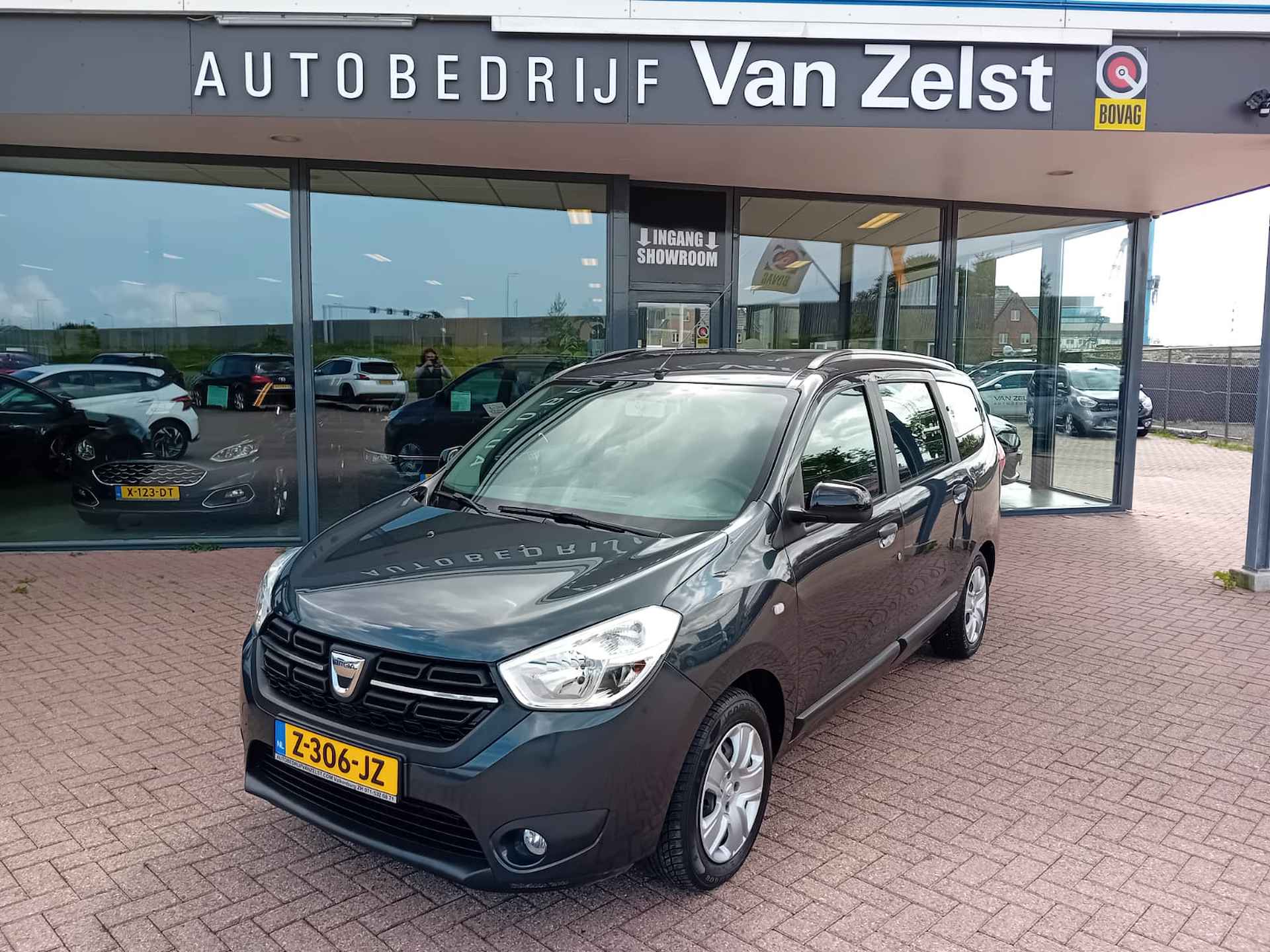 Dacia Lodgy 1.3 7 Persoons, Airco, Multimedia systeem, Bluetooth telefoonverbinding, Cruise control, Elektrische ramen en spiegels, Trekhaak Nette auto, BOVAG - 1/25