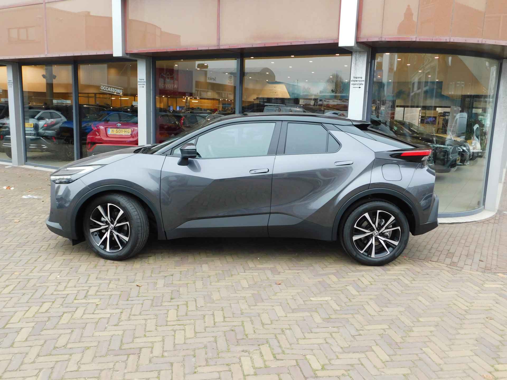 Toyota C-HR 1.8 Hybrid 140 First Edition - 3/47