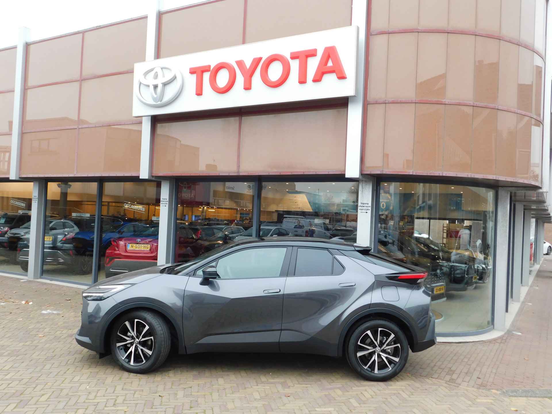 Toyota C-HR 1.8 Hybrid 140 First Edition - 4/47